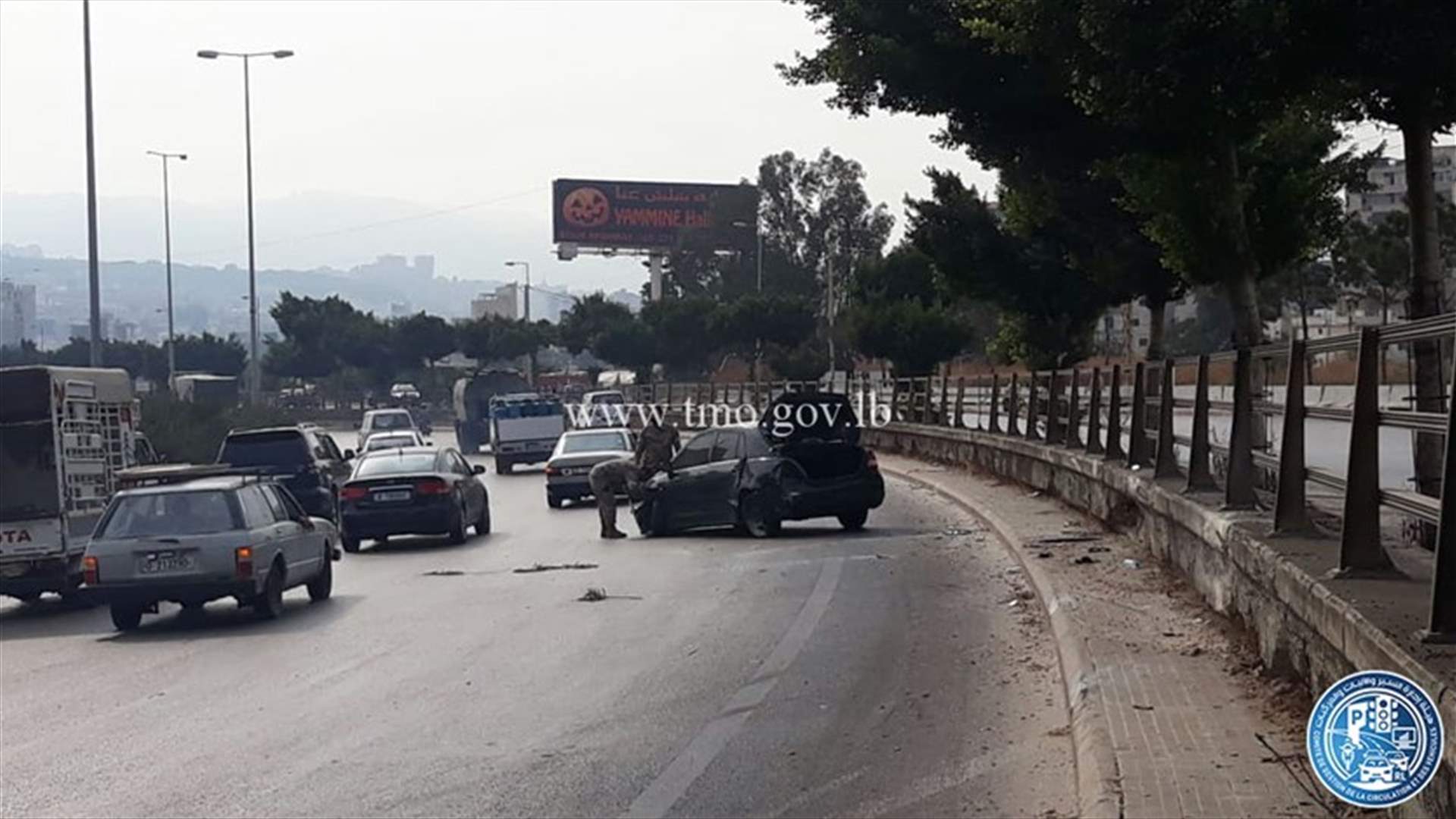 حادث بين 4 سيارات على اوتوستراد الرئيس لحود