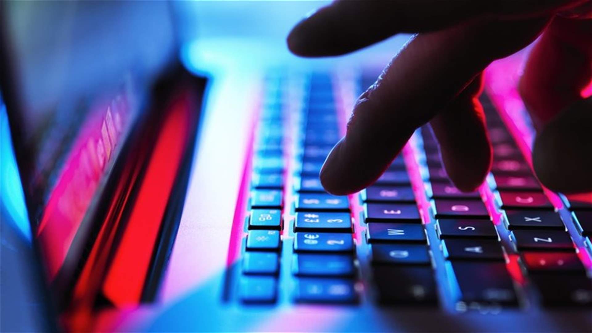مسؤولون أميركيون: متسللون إيرانيون تمكنوا من الوصول إلى بيانات ناخبين