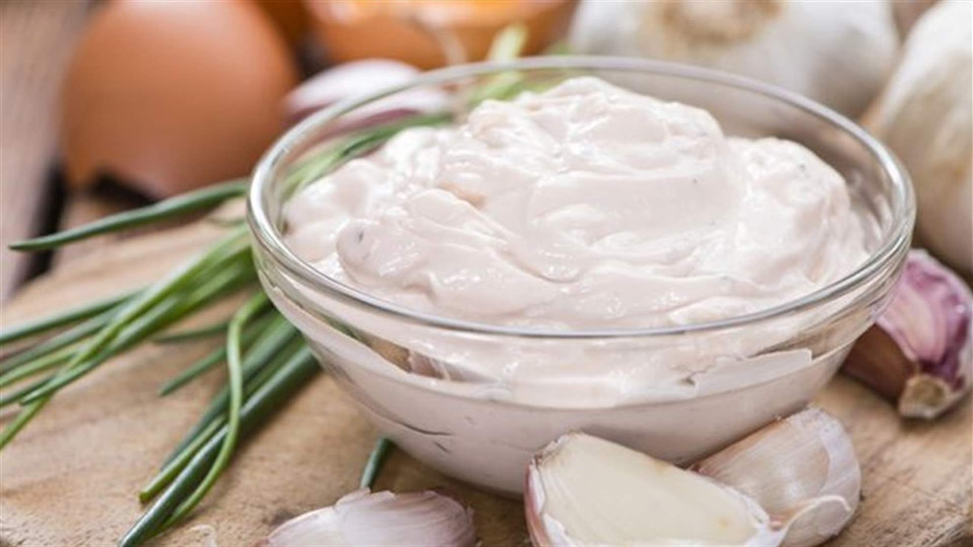 بخطوات بسيطة... هكذا تحضرون كريمة الثوم في المنزل