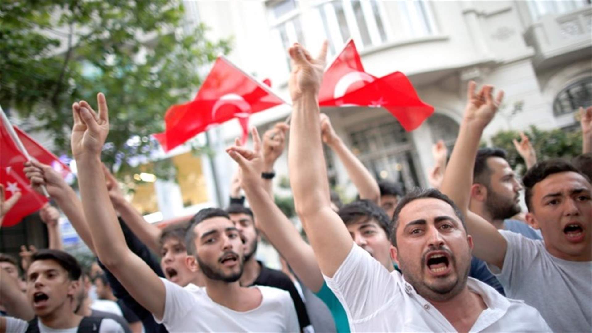 الحكومة الفرنسية ستحل حركة "الذئاب الرمادية"