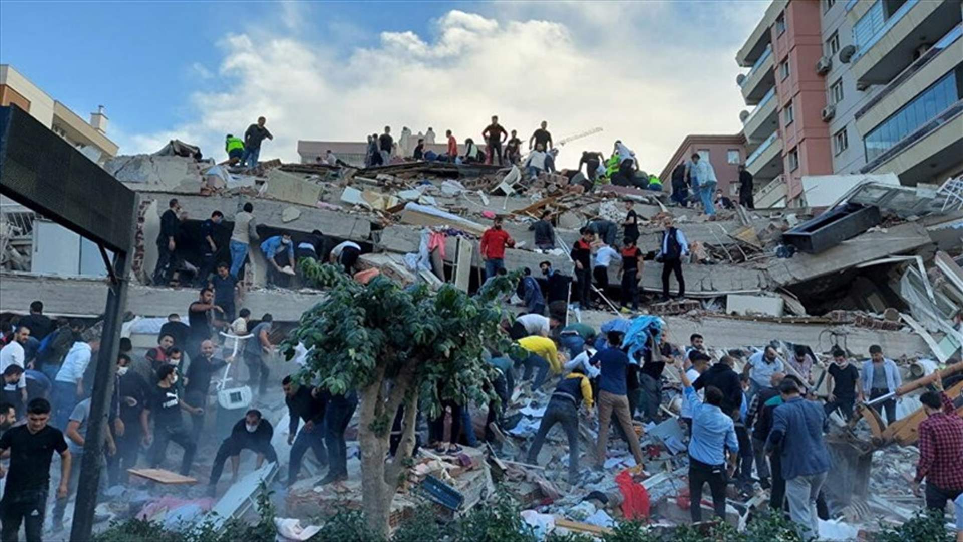 ارتفاع عدد قتلى زلزال بحر إيجه...