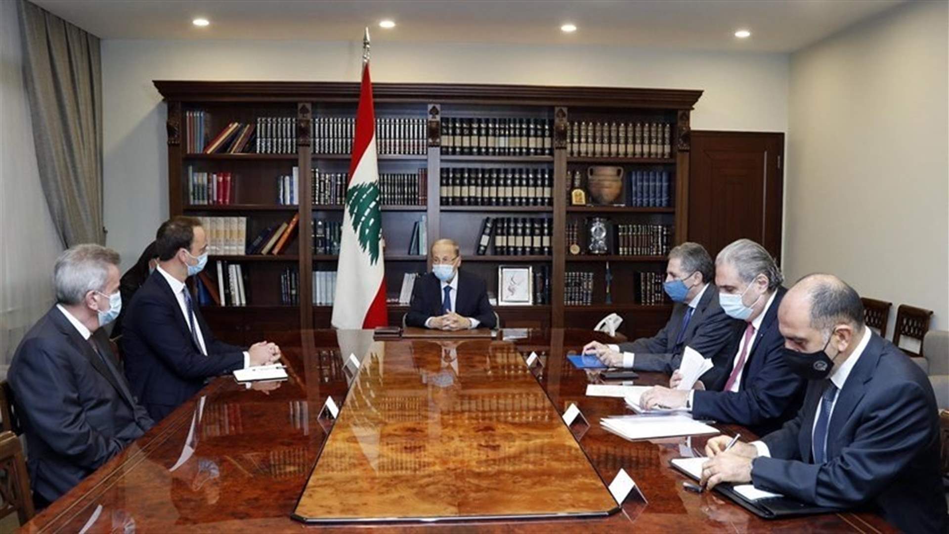 President Aoun chairs meeting with Head of Alvarez & Marsal Company