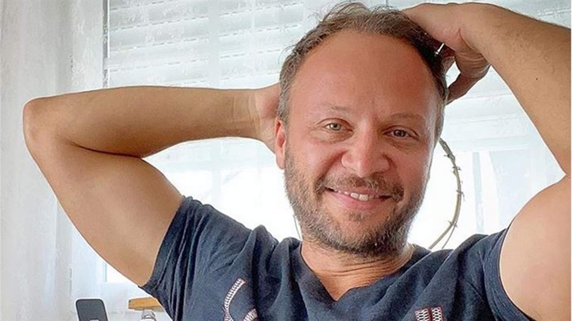 مكسيم خليل يحتفل بعيد ميلاده عاري الصدر... ويكشف عن عمره الحقيقي (صورة)