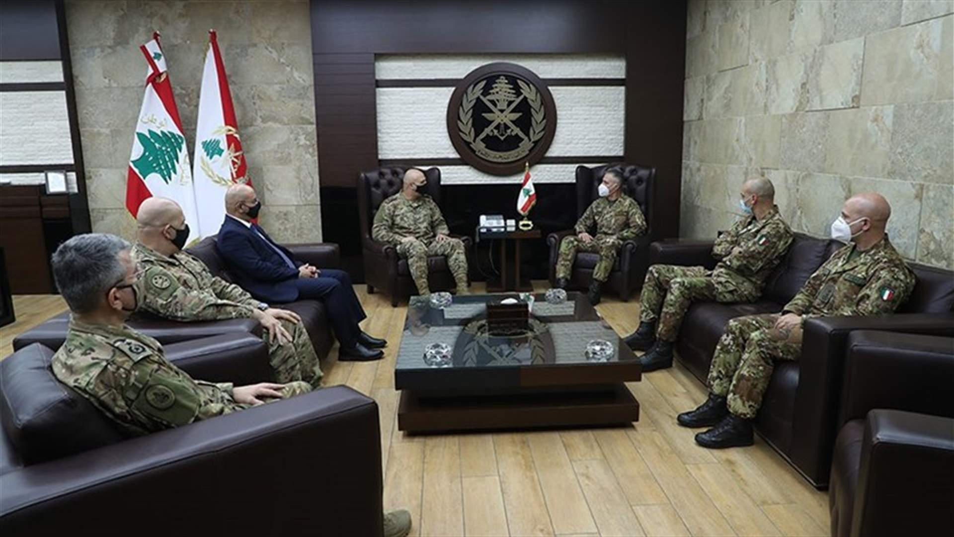 قائد الجيش التقى رئيس البعثة الإيطالية في المستشفى الميداني