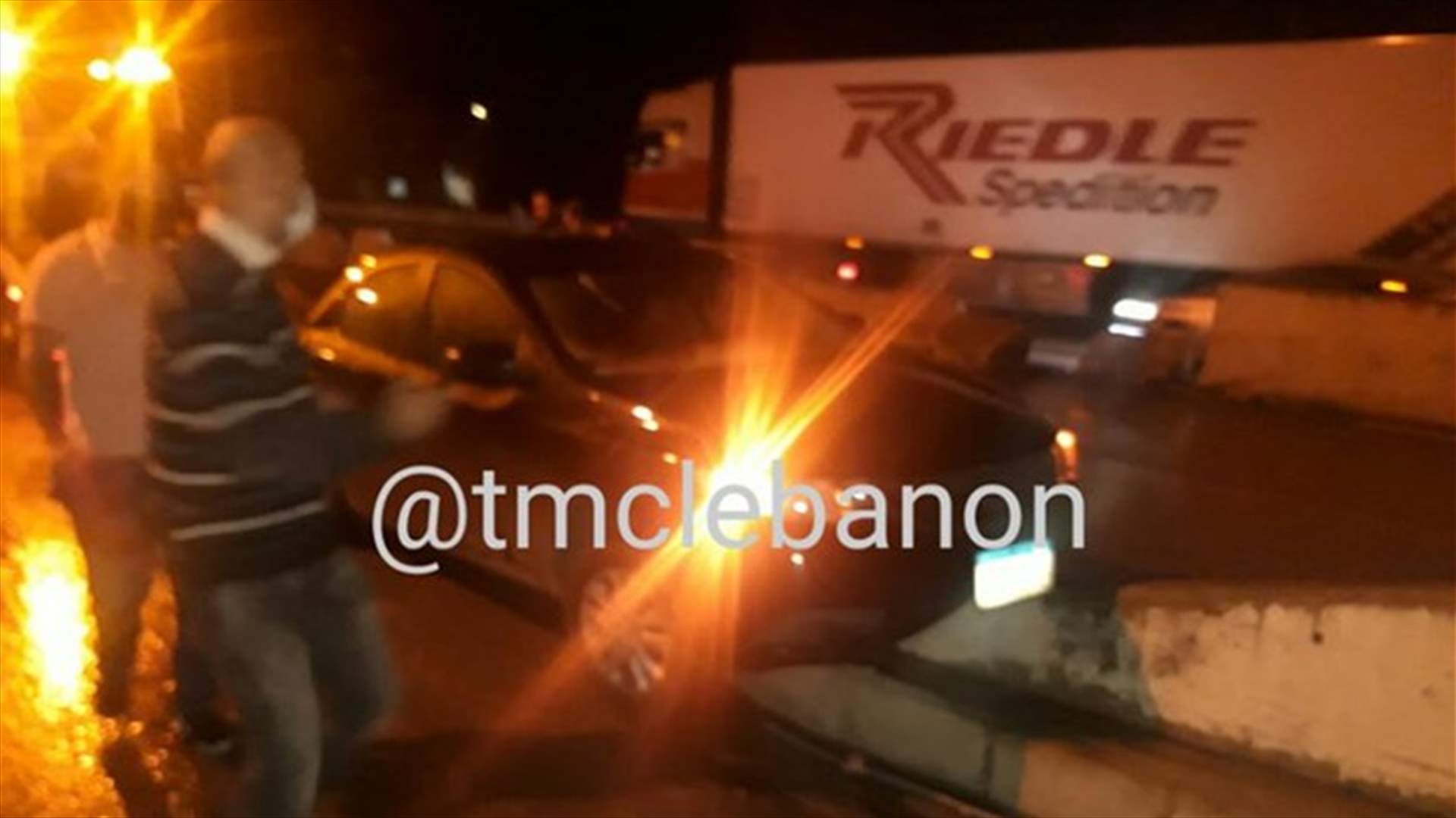 التحكم المروري: جريحان نتيجة تصادم بين مركبتين اول نفق بحمدون باتجاه ضهور العبادية سبب بازدحام مروري ودراج من مفرزة سير بعبدا في المحلة للمعالجة