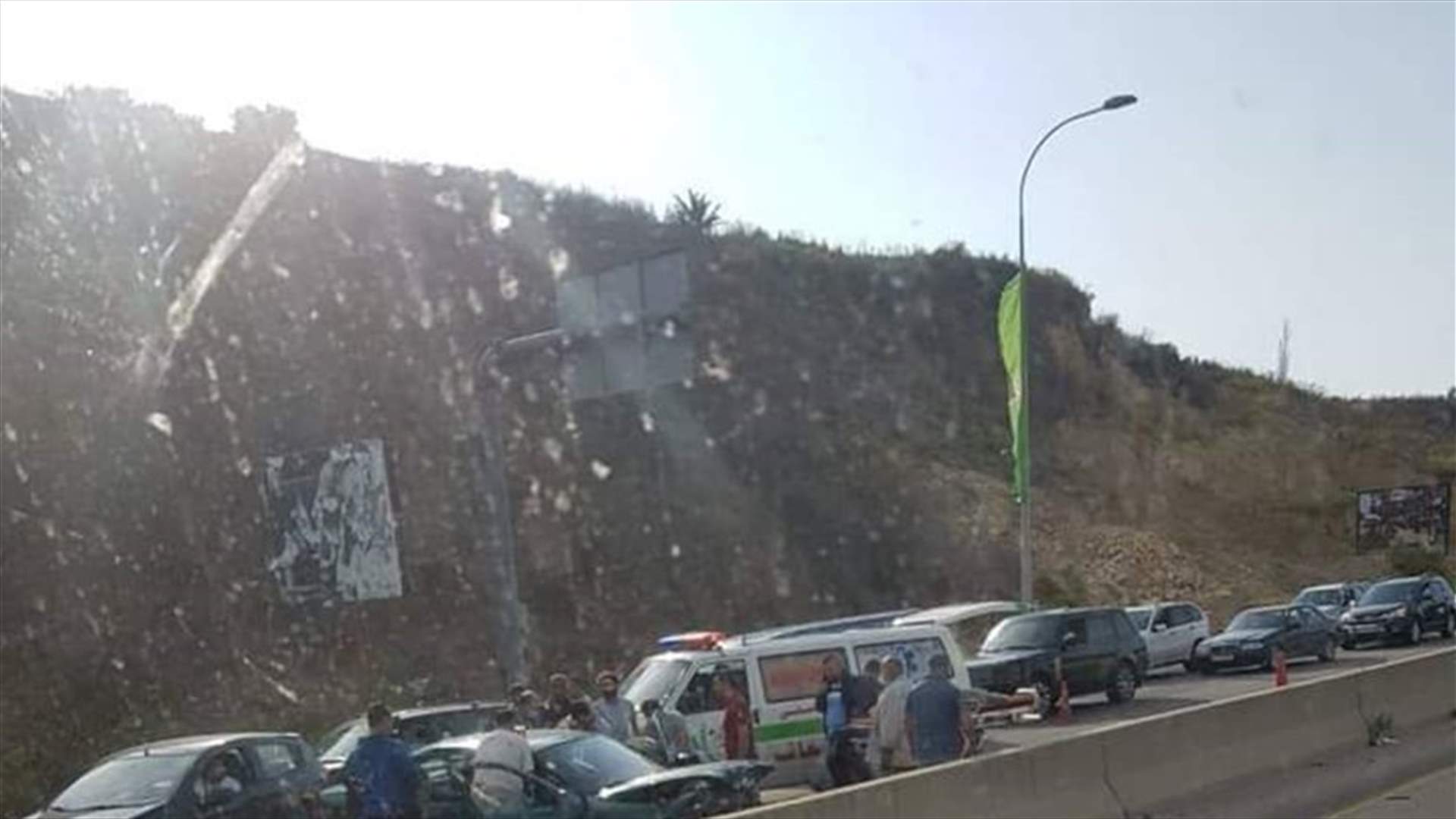 جريحتان في حادث سير على أوتوستراد الزهراني