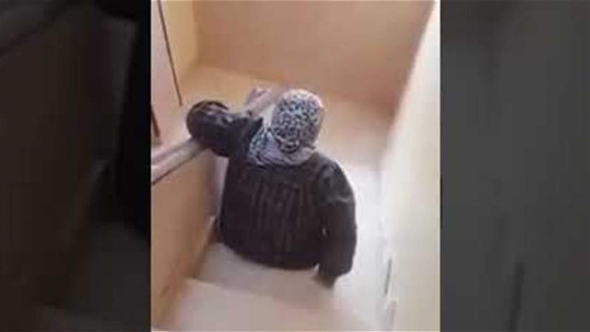 غضب في مصر بعد انتشار فيديو لشاب يسيء معاملة والدته على الكرسي المتحرك... والسلطات تتحرك