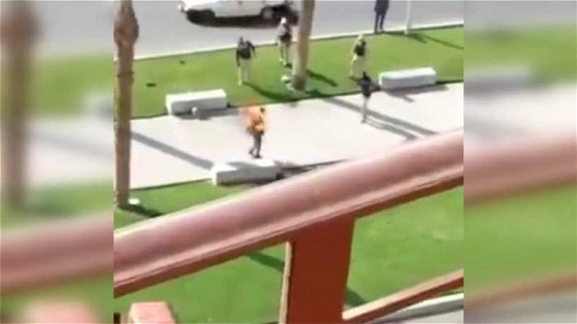 خلال بث مباشر... مصري يشعل النيران بنفسه (فيديو)