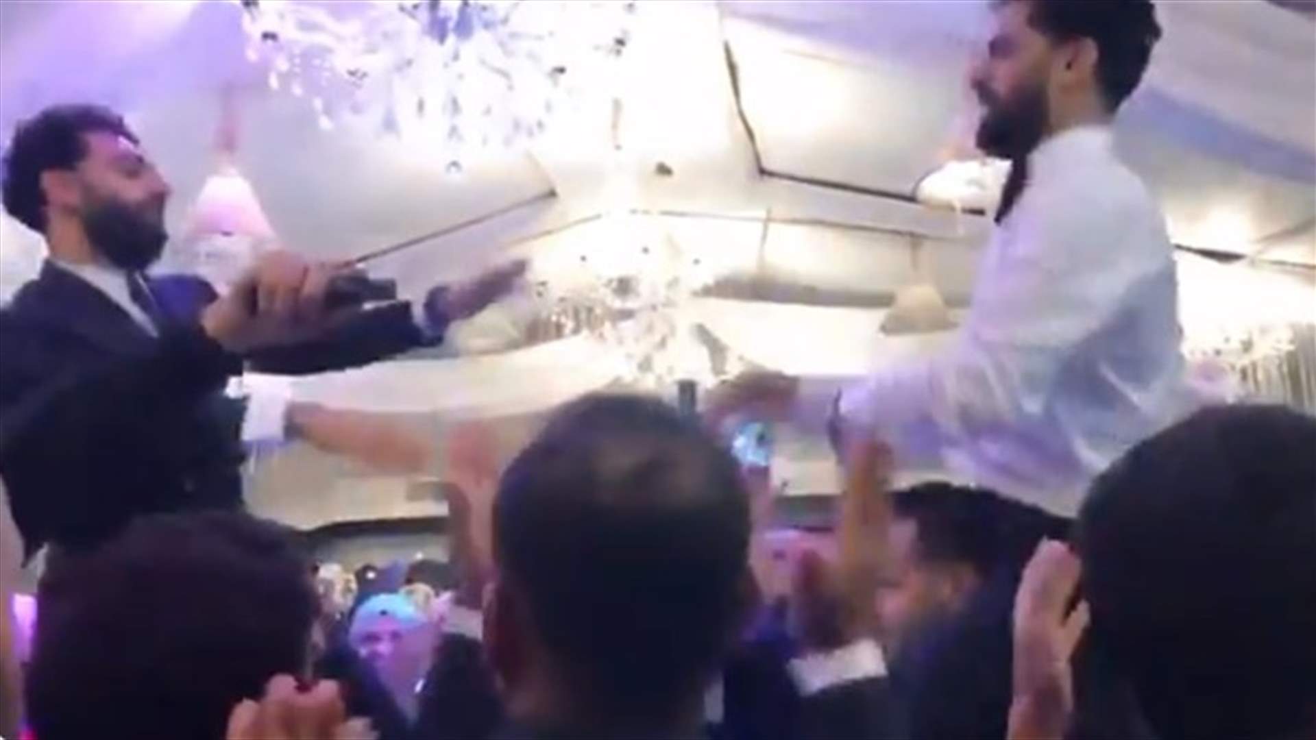 بعد اصابة محمد صلاح بكورونا.. فيديو من زفاف شقيقه يثير ريبة الجمهور