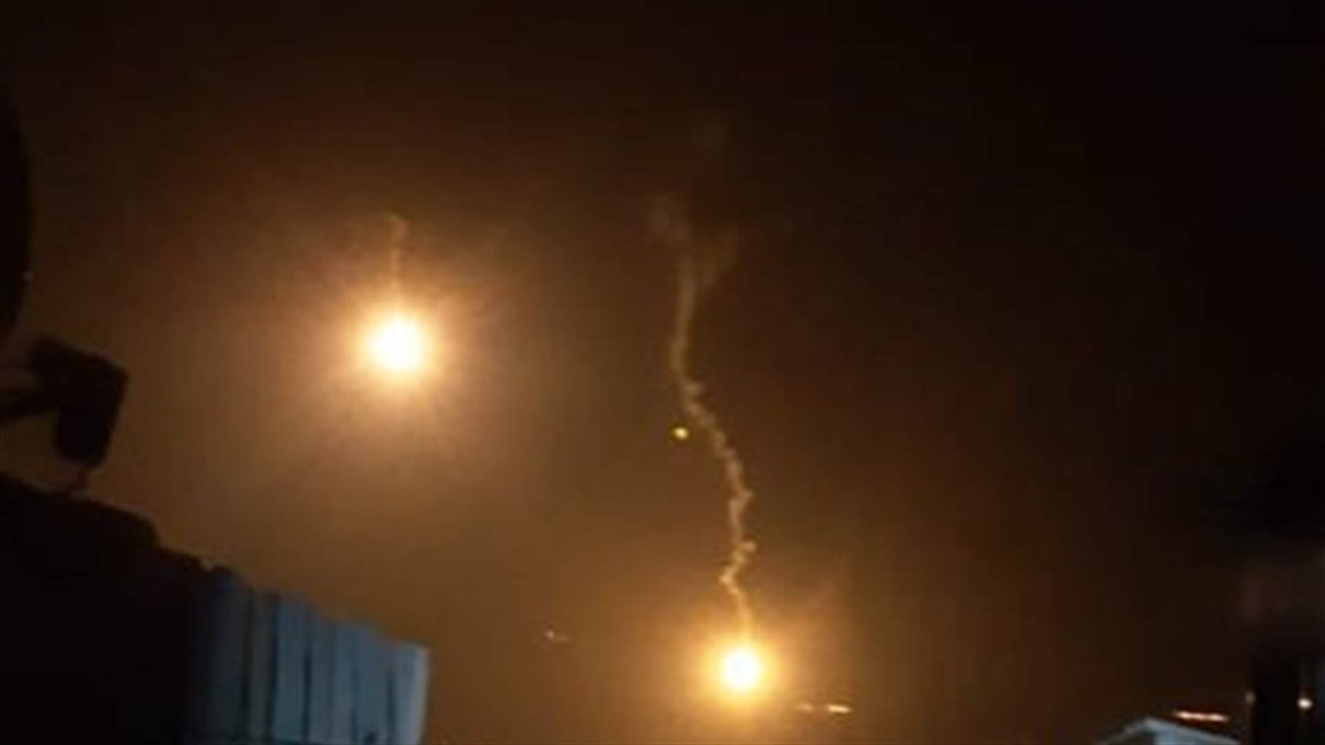 الجيش الاسرائيلي يطلق قنابل مضيئة فوق بلدة الغجر
