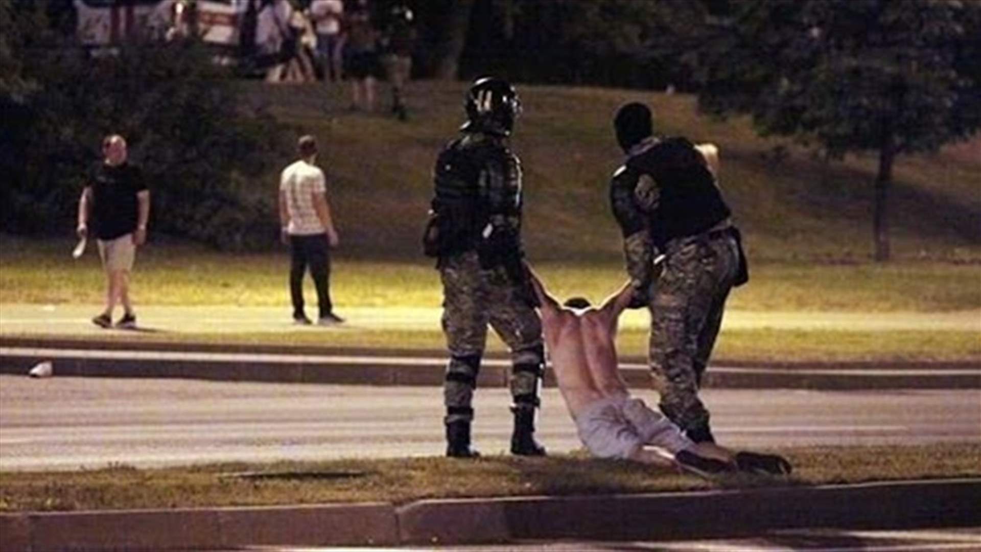 قوات الأمن البيلاروسية تفرق محتجين بالغاز المسيّل للدموع والقنابل الصوتية