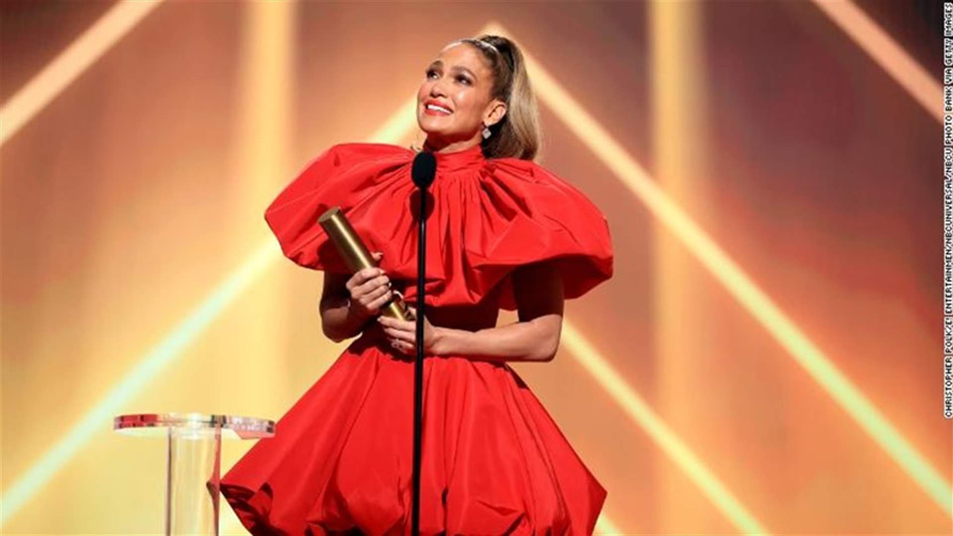 جينيفر لوبيز تلخص العام 2020 في حفل توزيع جوائز People&#39;s Choice Awards
