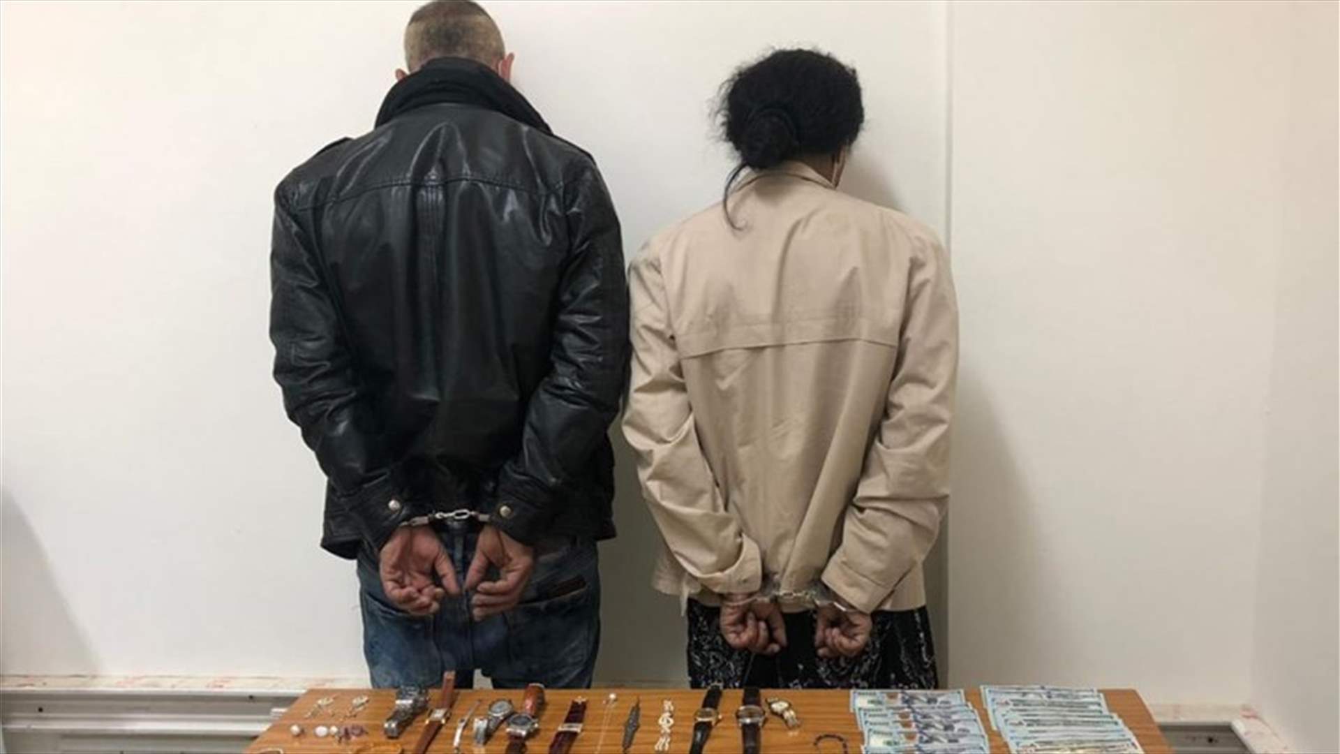 توقيف شخصين قاما بسرقة مصاغا واموالا نقدية من داخل منزل في الاشرفية