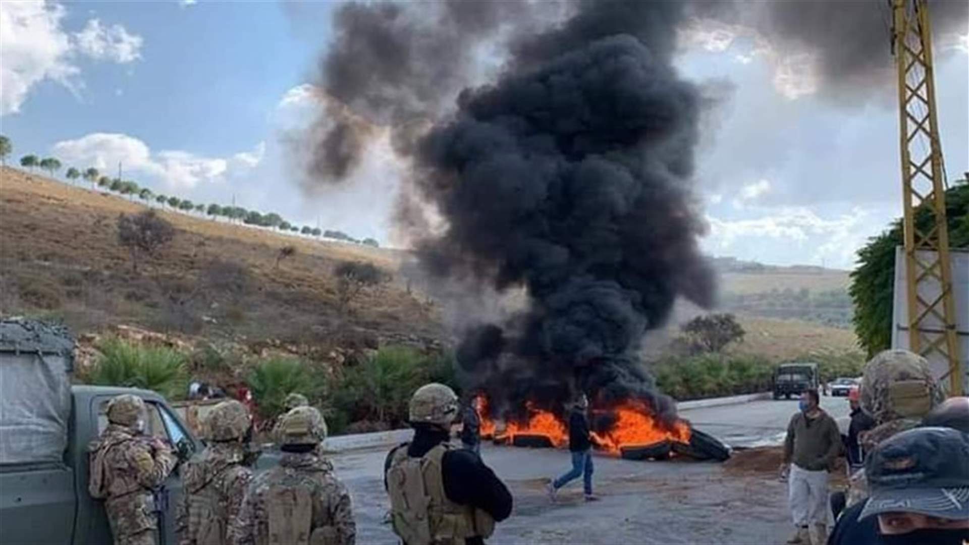 مسلحون خطفوا رجل اعمال من بلدة القرعون... والأهالي قطعوا الطريق احتجاجاً