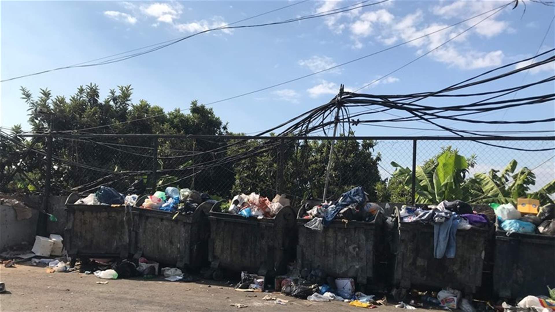 إضراب عمال معمل فرز النفايات في صيدا مستمر... والسكان يناشدون