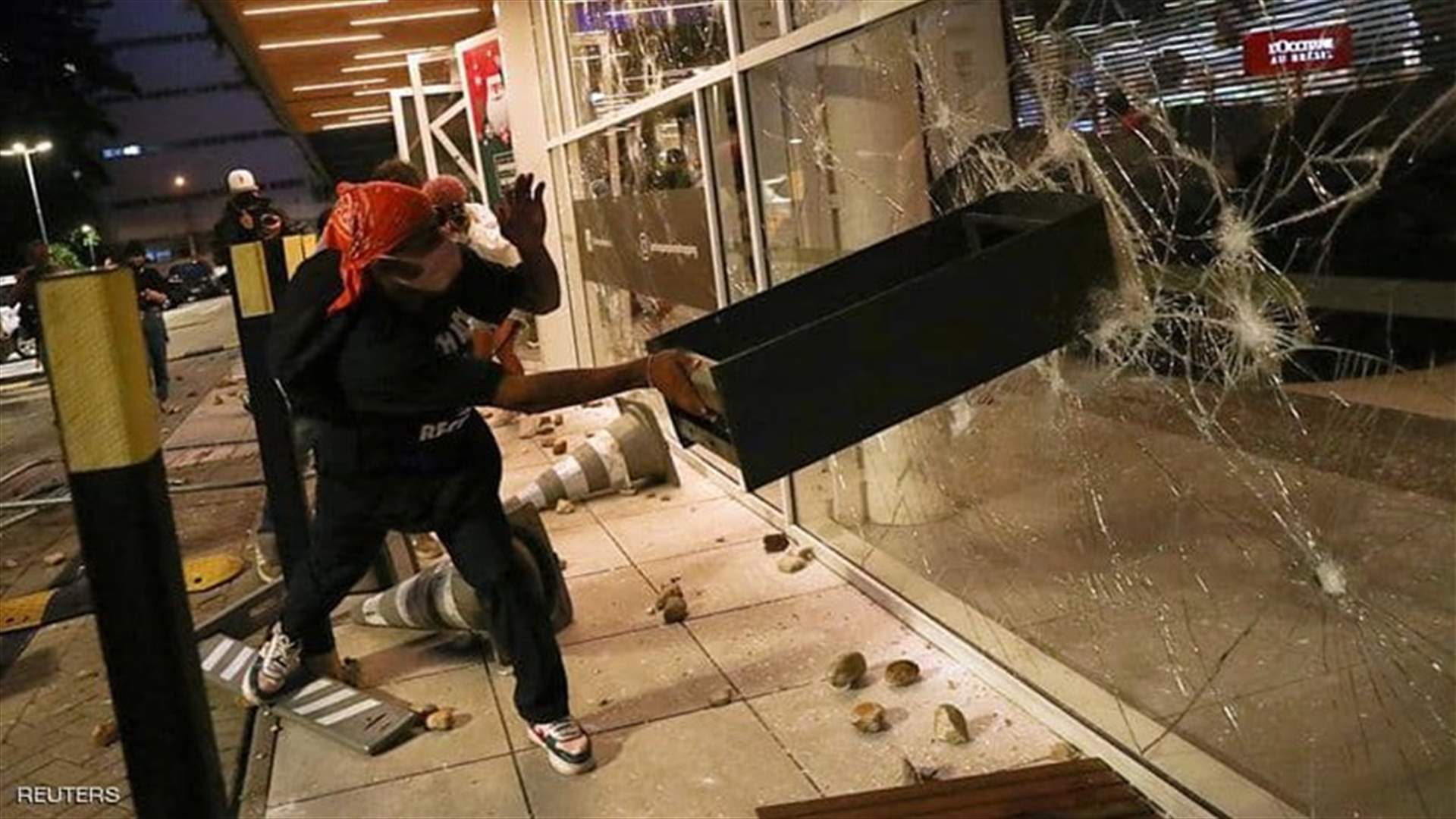 &quot;جريمة كارفور&quot; تهز البرازيل.. ضرب رجل من ذوي البشرة السمراء حتى الموت!