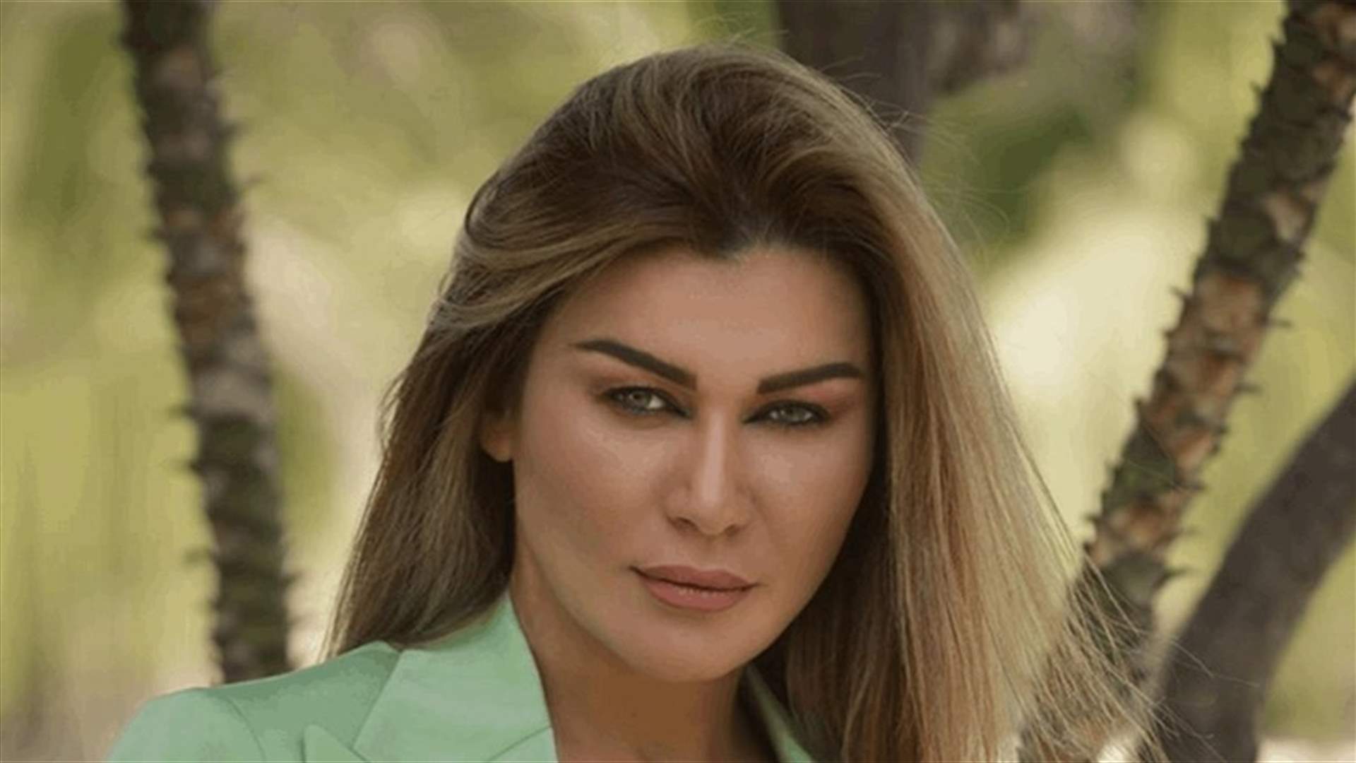 نادين الراسي في صورة قديمة.. هل تشبه كاثرين زيتا جونز؟