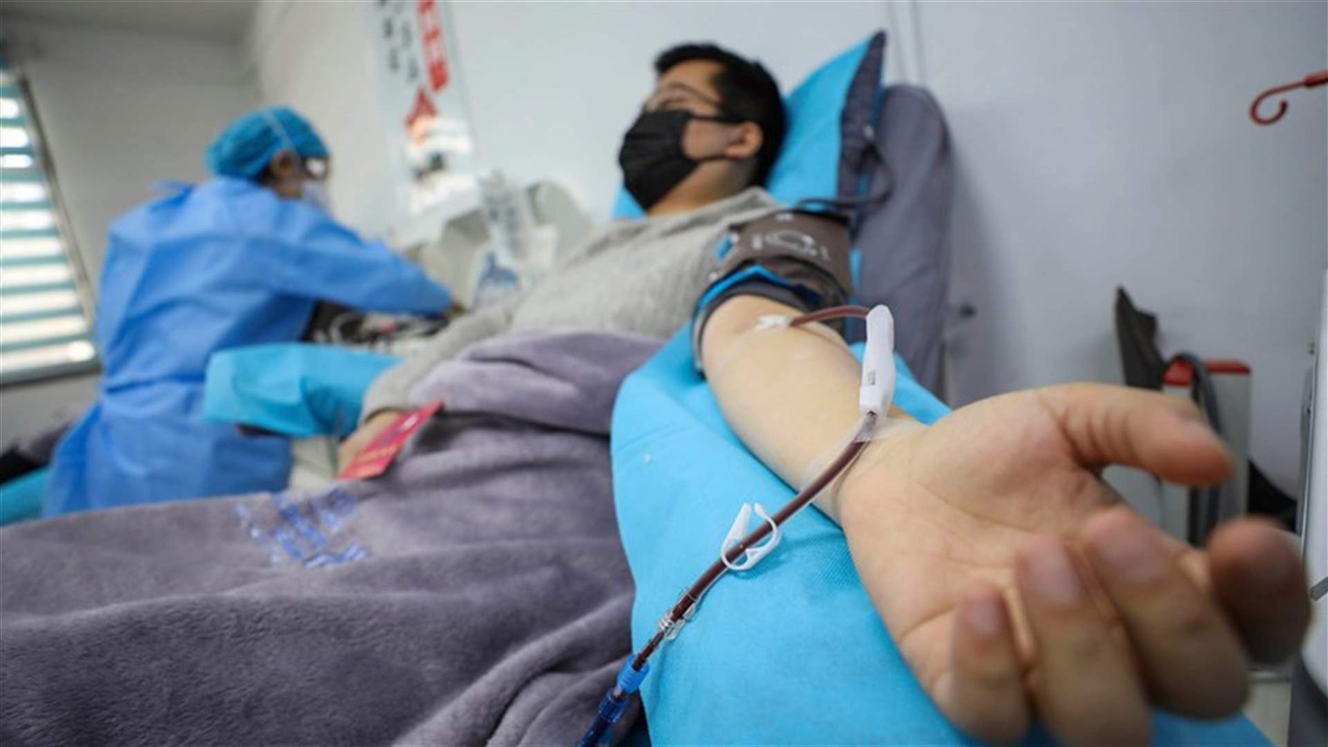 دراسة تحسم الجدل... بلازما الدم من المتعافين من كورونا لم تظهر للمرضى فائدة تذكر