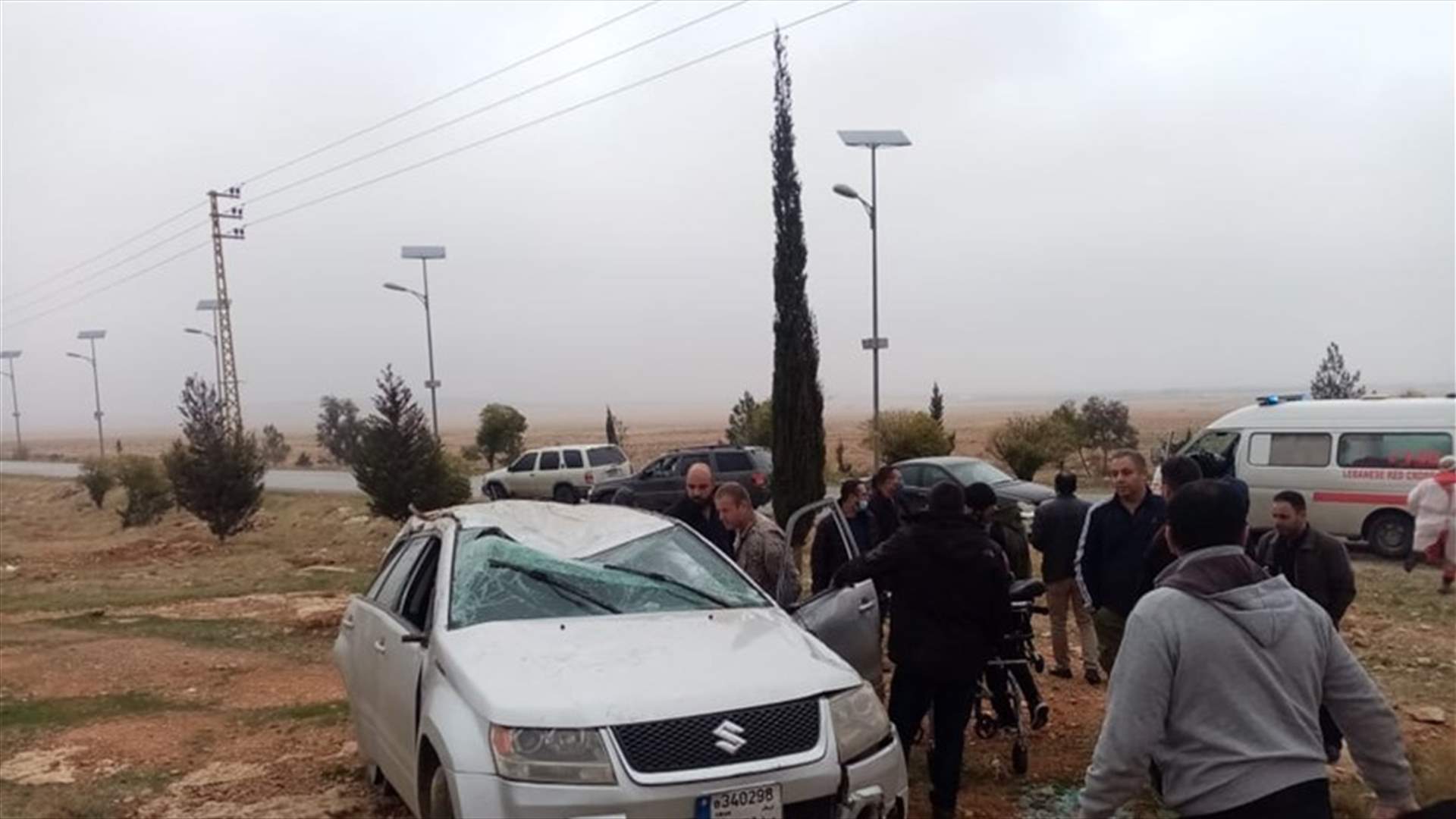 اصابة شخصين بجروح وكسور بانقلاب سيارة في الهرمل