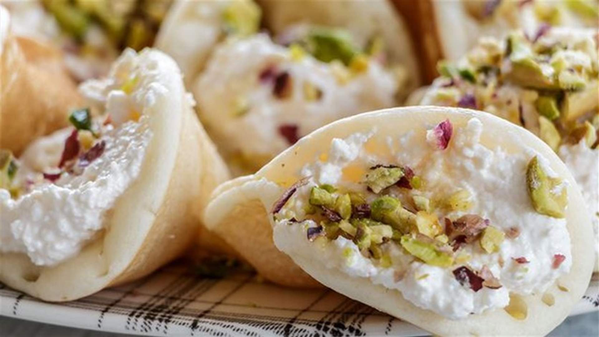 بمناسبة عيد البربارة... إليكم طريقة تحضير القشطة للقطايف في المنزل