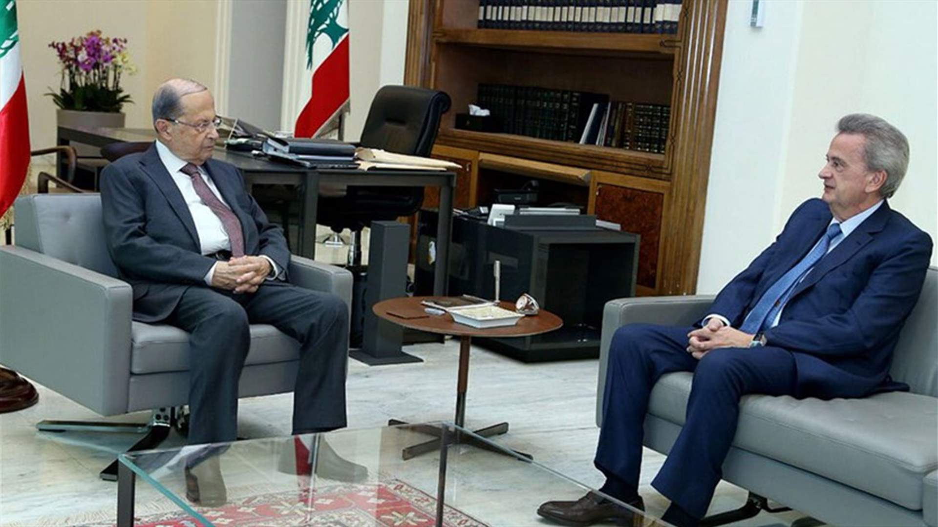 عون بحث مع حاكم مصرف لبنان الإجراءات الايلة لاستمرار دعم المواد الأساسية