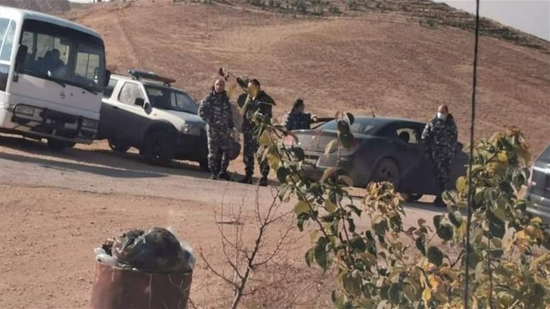 قطع طرقات في بعلبك احتجاجًا على قمع مخالفات بناء (صورة)