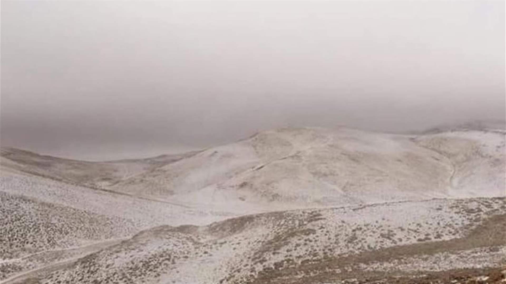 الثلوج تحاصر 4 عائلات من المنية في القرنة السوداء