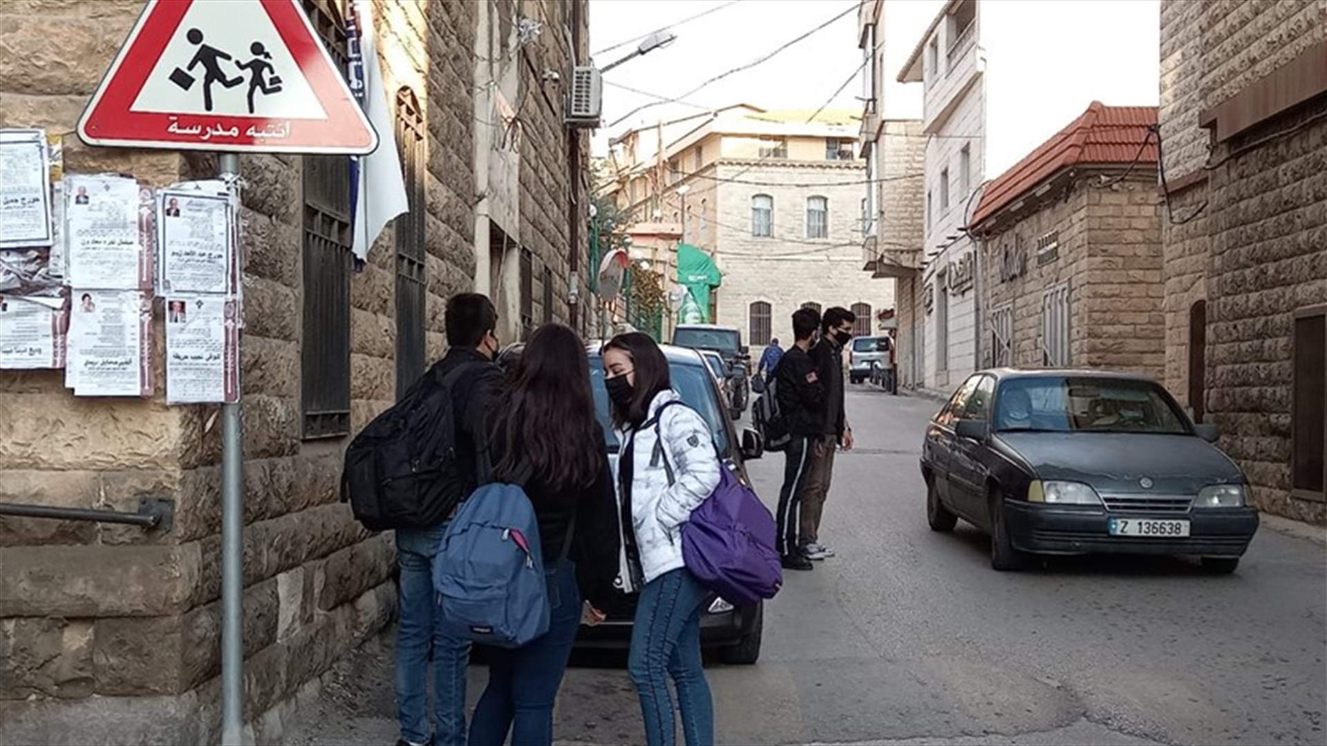 في اليوم الأول من العودة الى المدارس... تفاوتٌ بالالتزام ومشاهد اكتظاظ في بعض المناطق (صور)