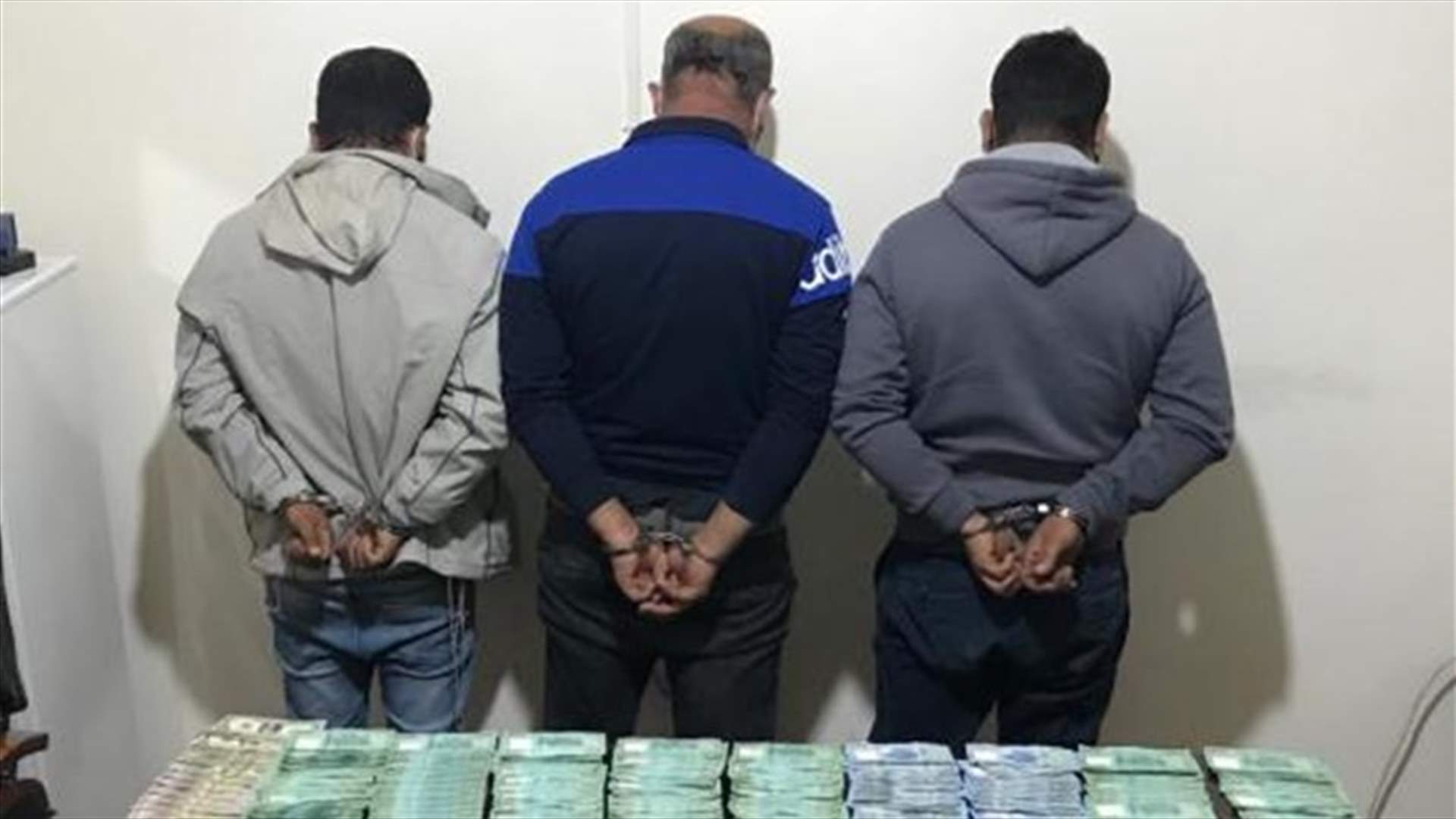 سرقوا مبالغ مالية من منزل وأخفوا المسروقات في شجرة... وقوى الأمن توقفهم في أقل من 24 ساعة