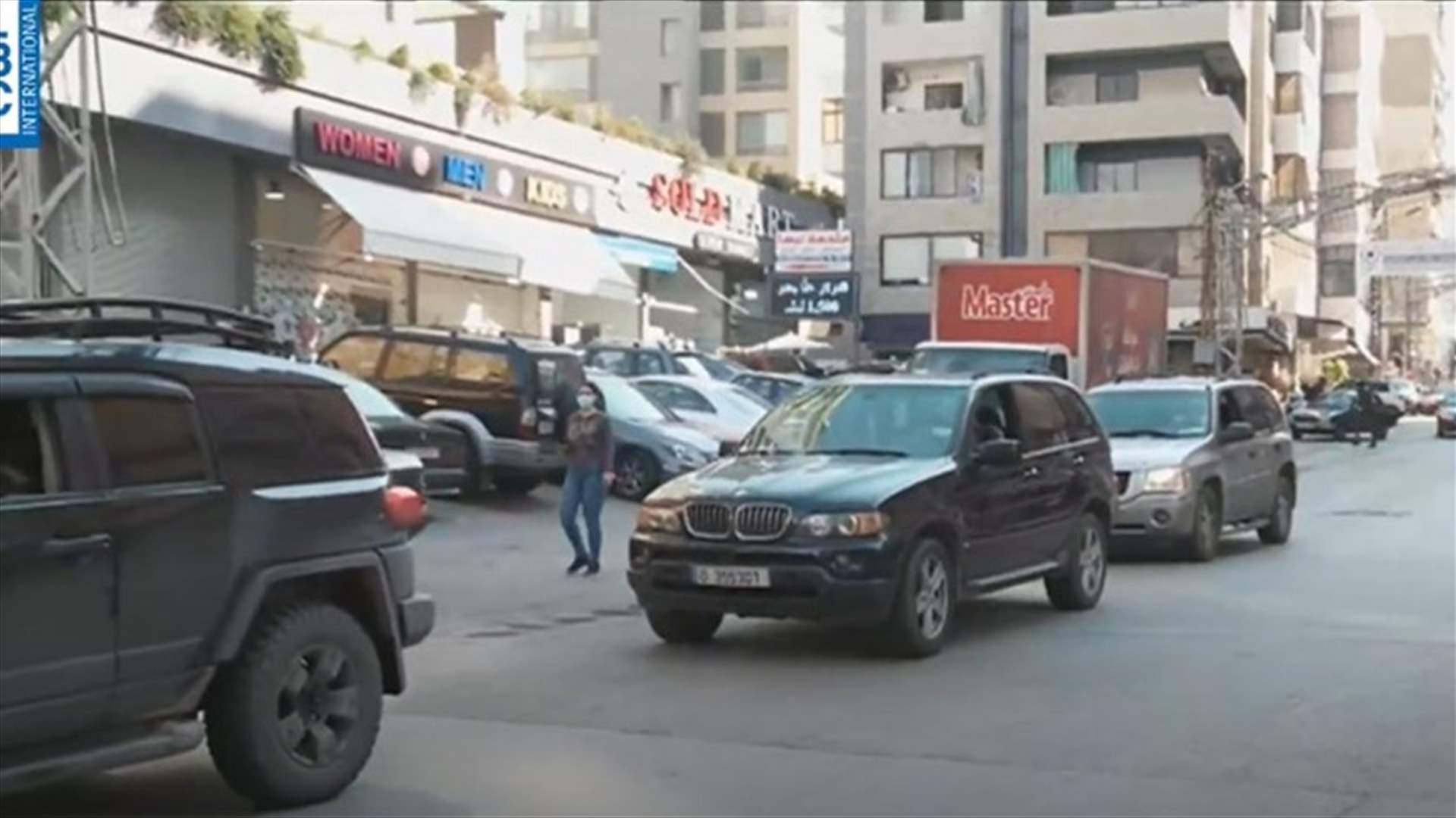The scene after reopening of the country: Traffic and crowded shops (video)