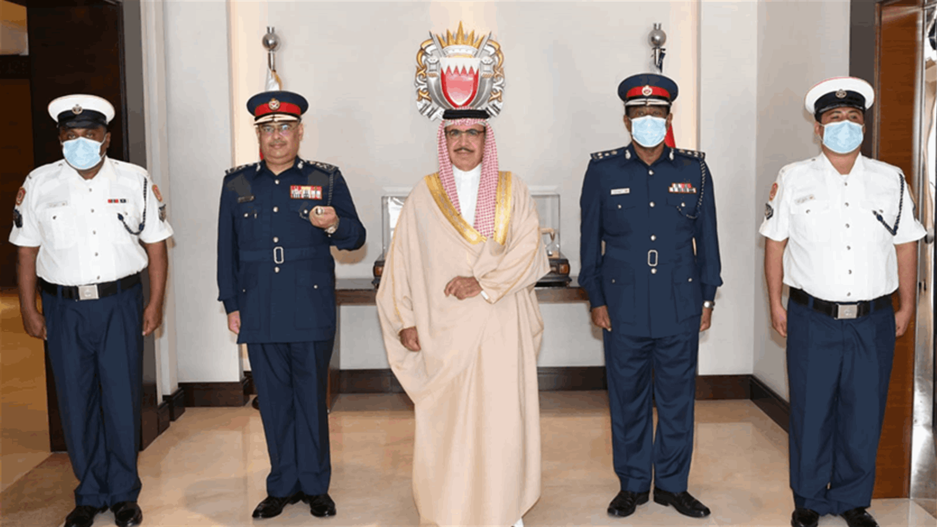 ترقية من وزير الداخلية البحريني لاثنين من رجال الدفاع المدني على أدائهما الاحترافي في إنقاذ رومان غروجان