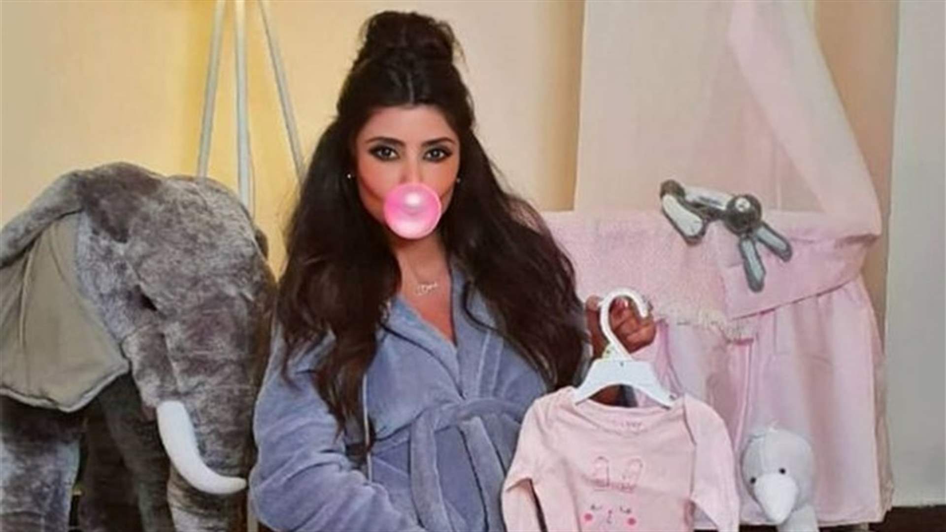 دوللي عياش تُرزق بطفلتها إيزابيل.. الصور الأولى من غرفة المستشفى
