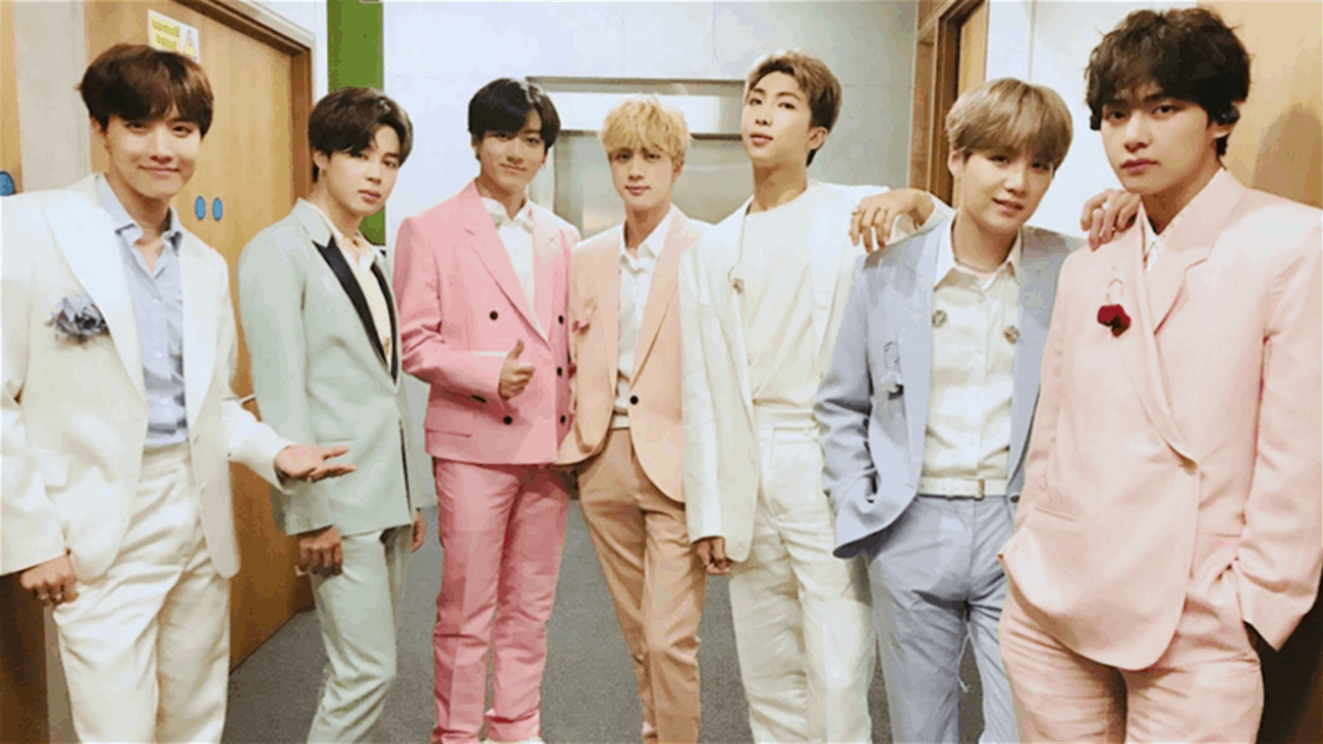 فرقة BTS الكورية تعرض ملابس أغنية "داينامايت" الشهيرة في مزاد علني