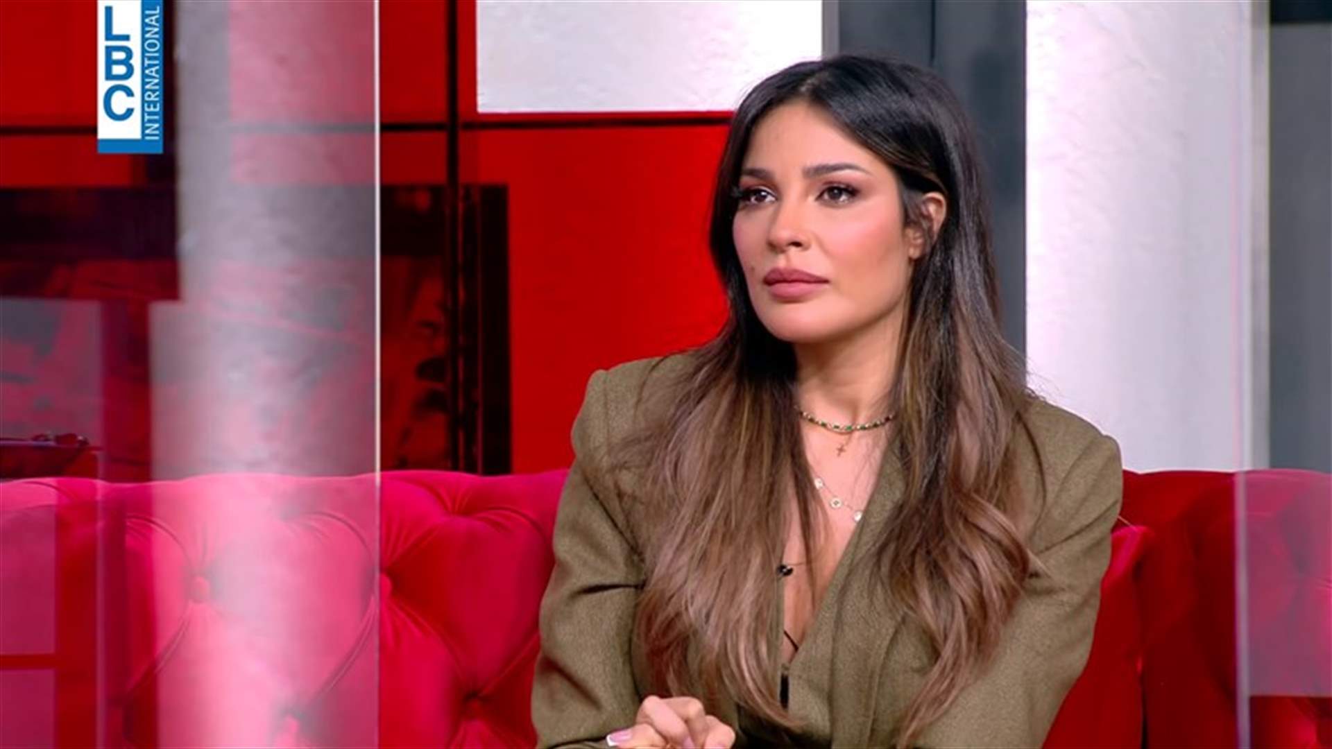 بعد إصابتها في انفجار بيروت... نادين نسيب نجيم تروي للمرة الأولى في أحمر بالخط العريض تفاصيل ما حصل معها منذ وقوع الانفجار حتى دخولها غرفة العمليات