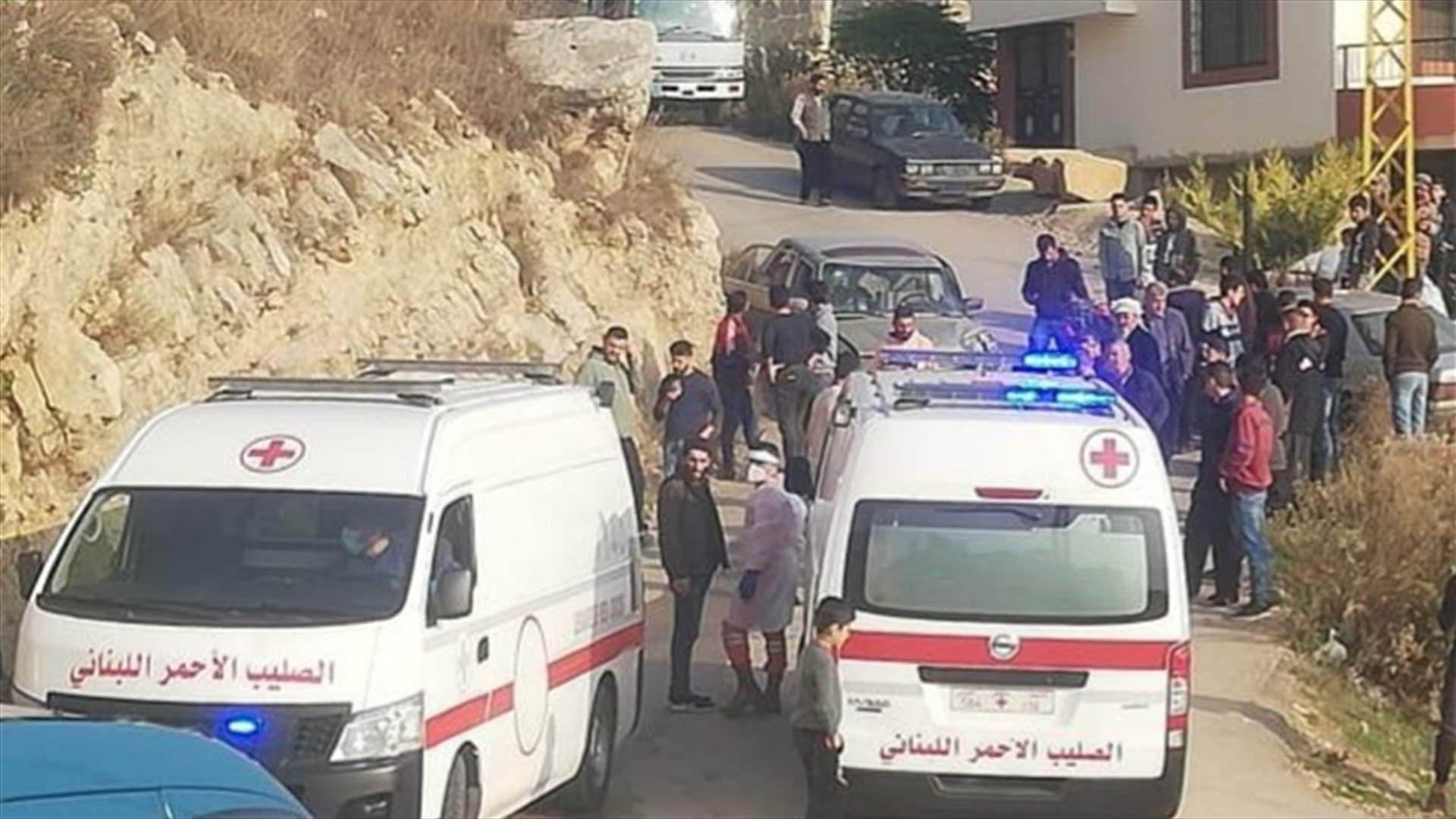 3 اصابات بحادث سير على طريق عام فنيدق