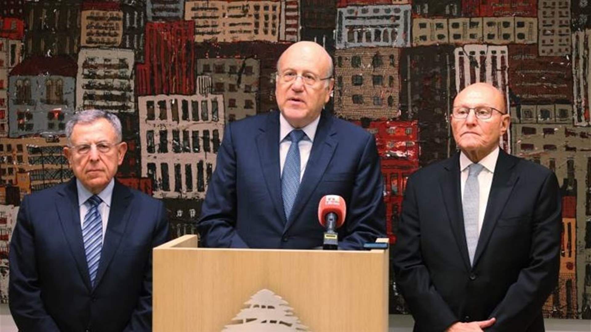 عون يتصرف كأنه يرأس مجلس قيادة الثورة ... ورؤساء الحكومة السابقون سيردون على مخالفته الدستور (الشرق الأوسط)