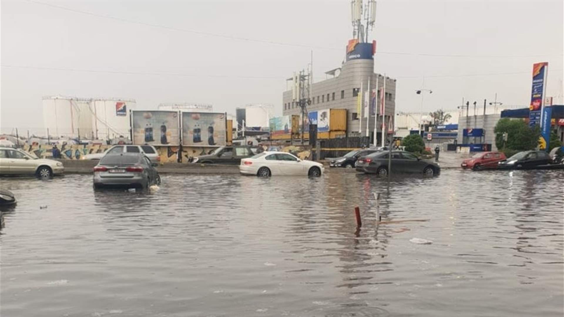 منطقة الدورة عائمة بالمياه... (صورة)