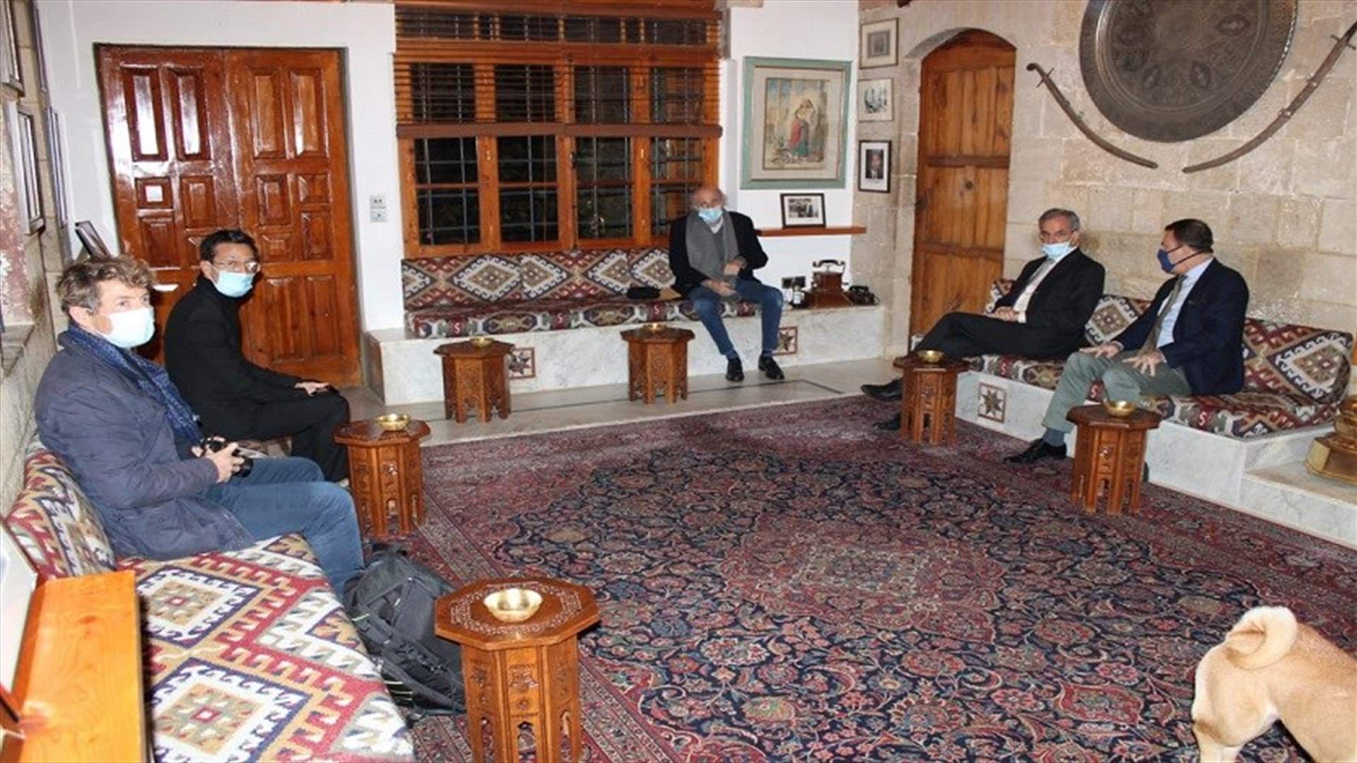 جنبلاط التقى وفدا من نواب الاتحاد الاوروبي في المختارة