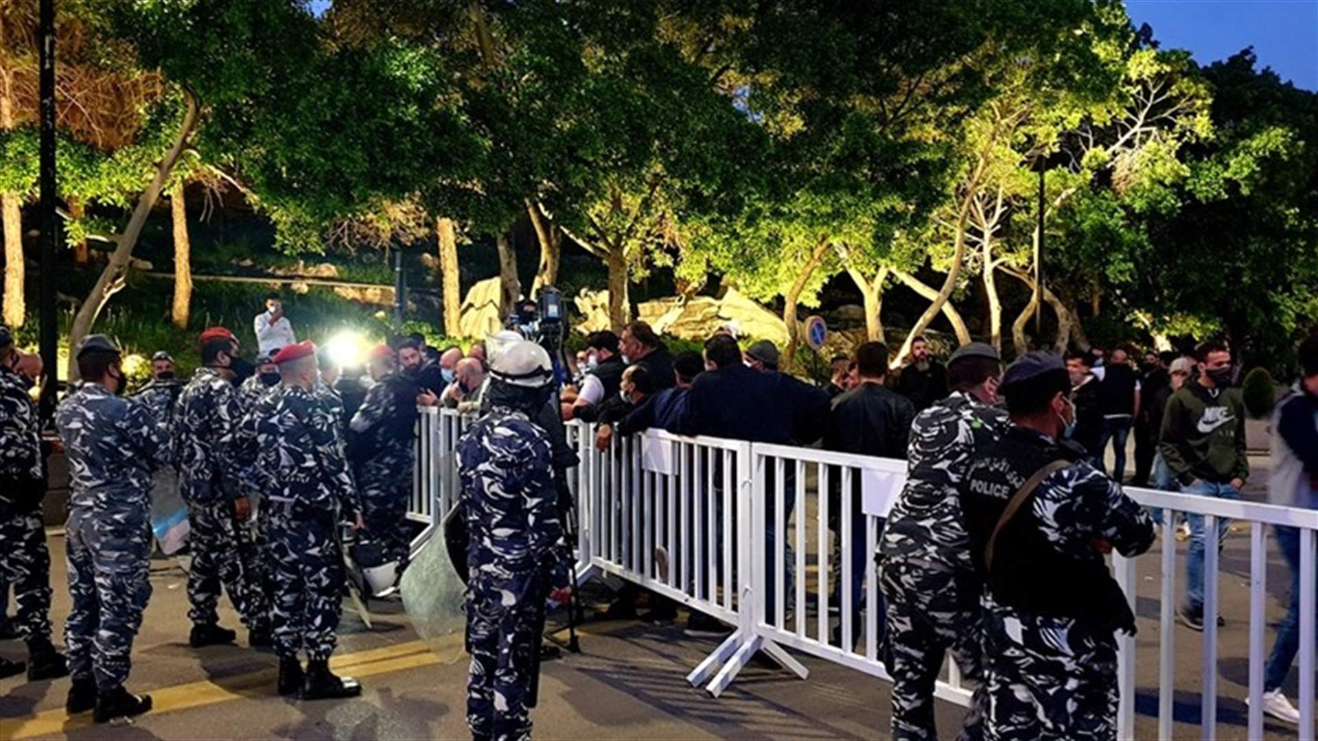 اعتصام أمام مدخل الكازينو احتجاجا على استمرار إقفال الملاهي الليلية...