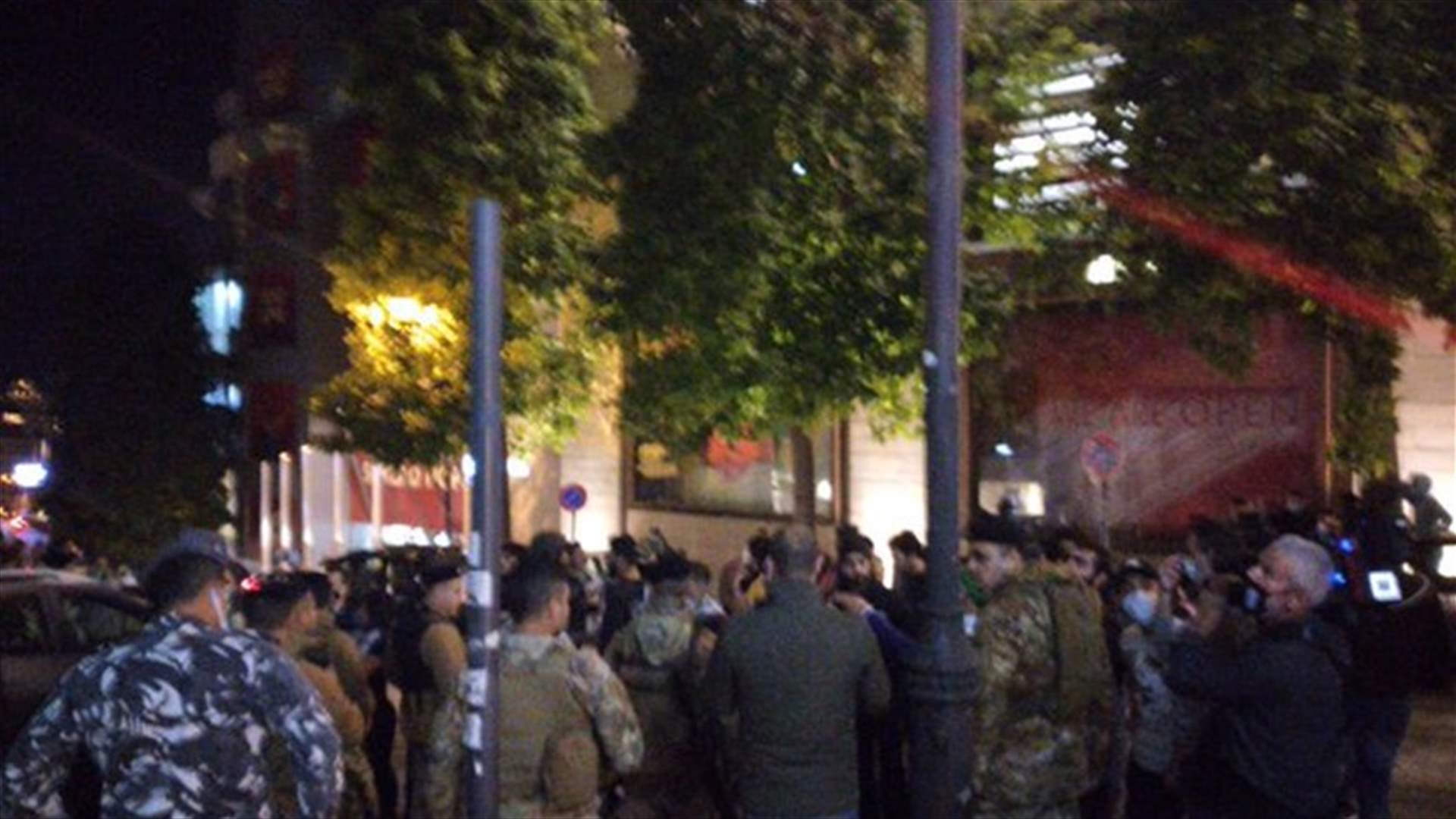 احتجاج بالقرب من منزل الوزير نعمة... (فيديوهات)