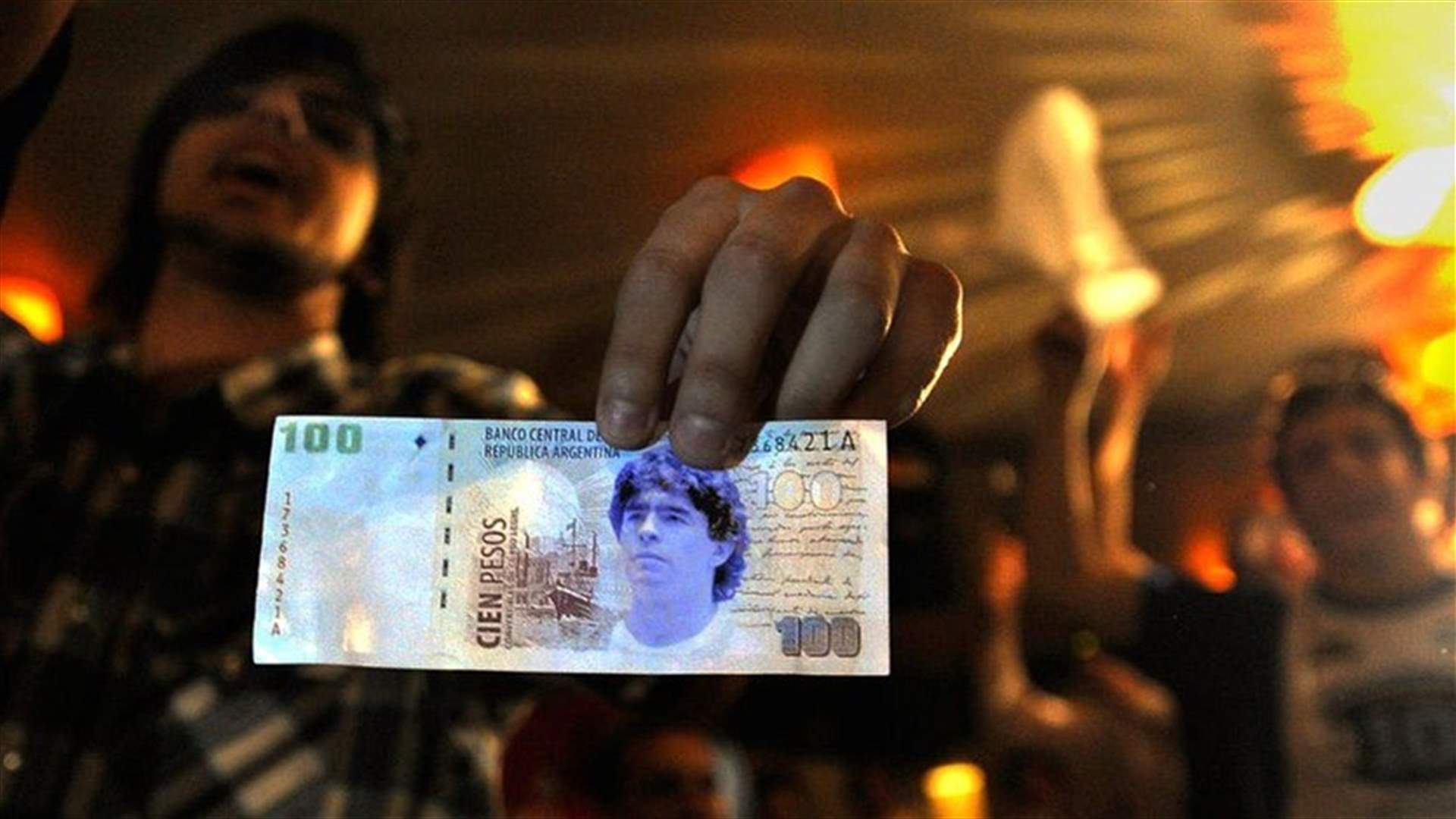 تقديم مشروع لطباعة صورة مارادونا على أوراق نقدية
