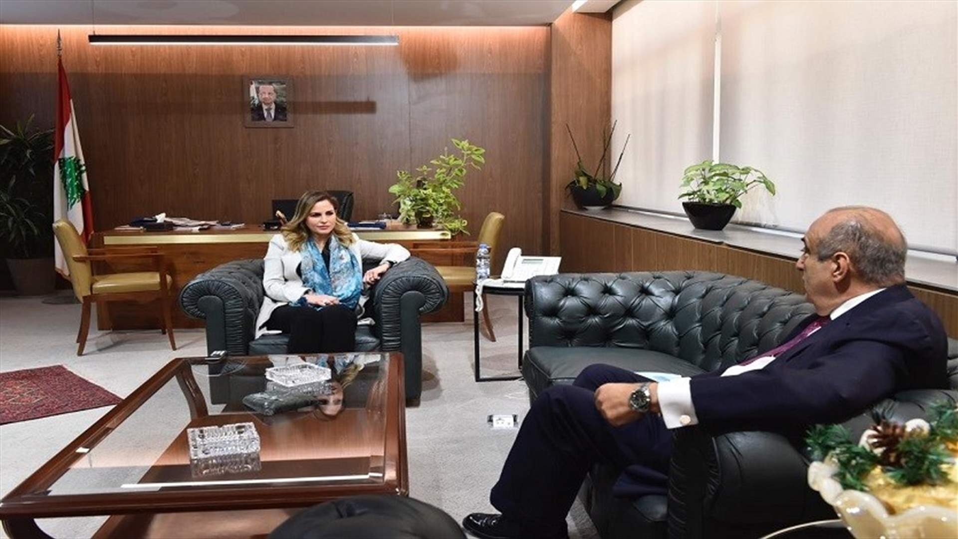 عبد الصمد بحثت مع عبود في قانون الحق في الوصول الى المعلومات