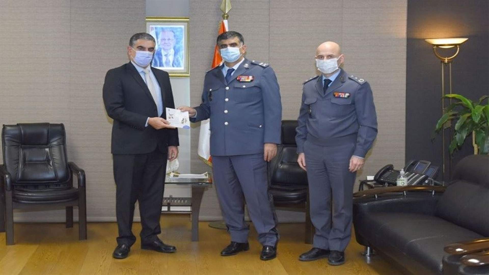 عثمان عرض مع الخبير البيئي عويجان انجاز لبنان في حماية الطيور المهاجرة