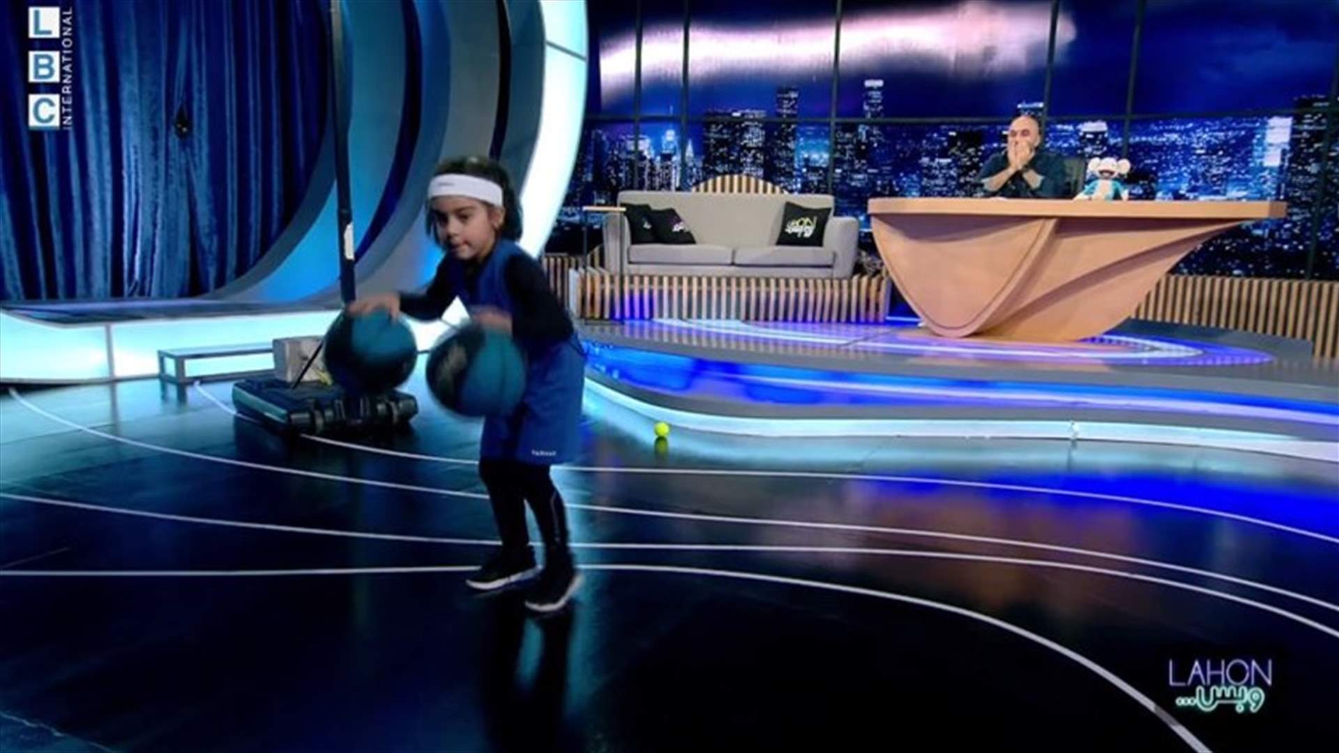 الطفلة سيرينا مزهر تبهر جمهور "لهون بس" بمهارتها في كرة السلة... وتعليق مميز من ماغي بو غصن