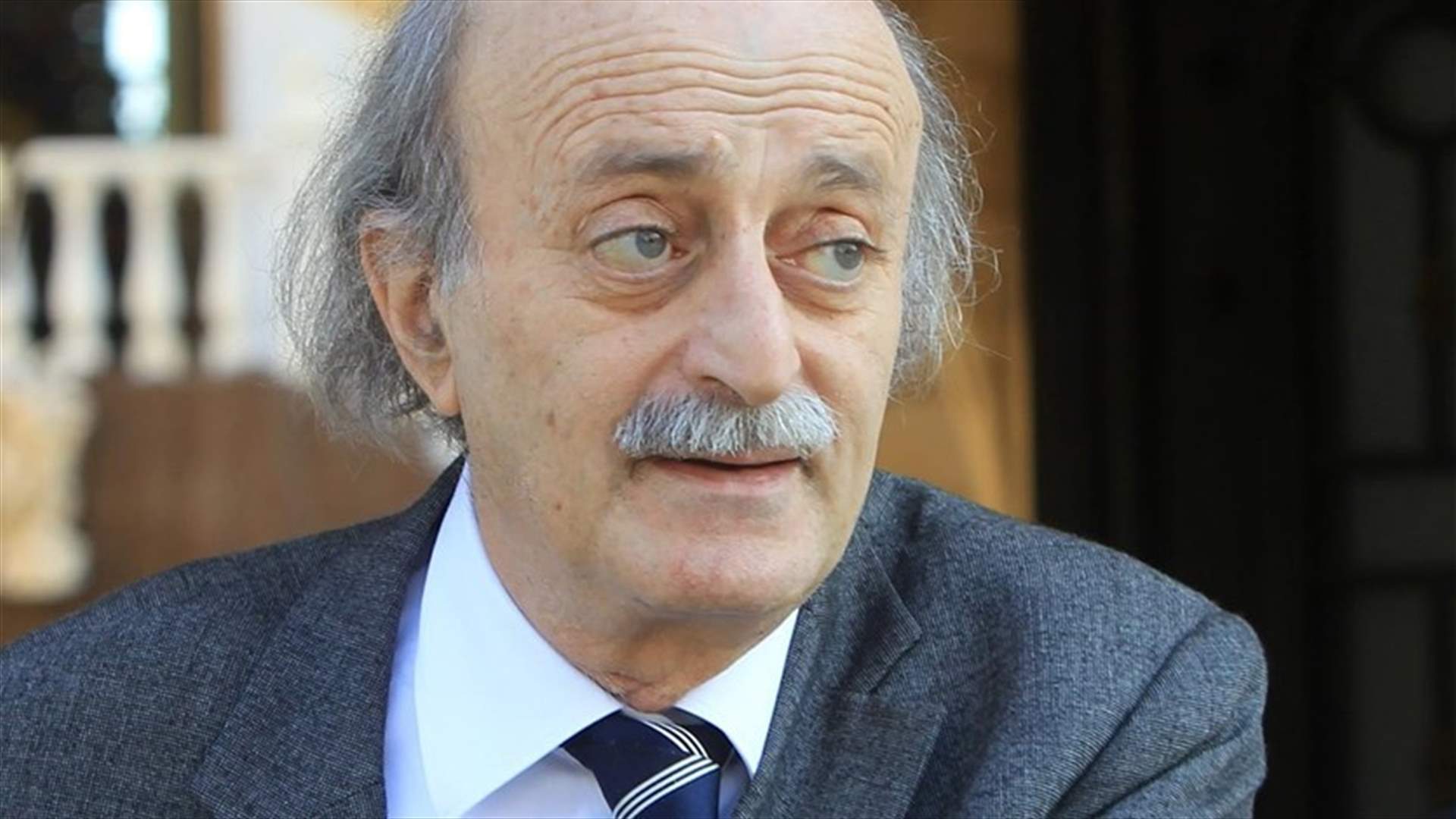 Jumblatt sees no &quot;white smoke&quot; soon on government
