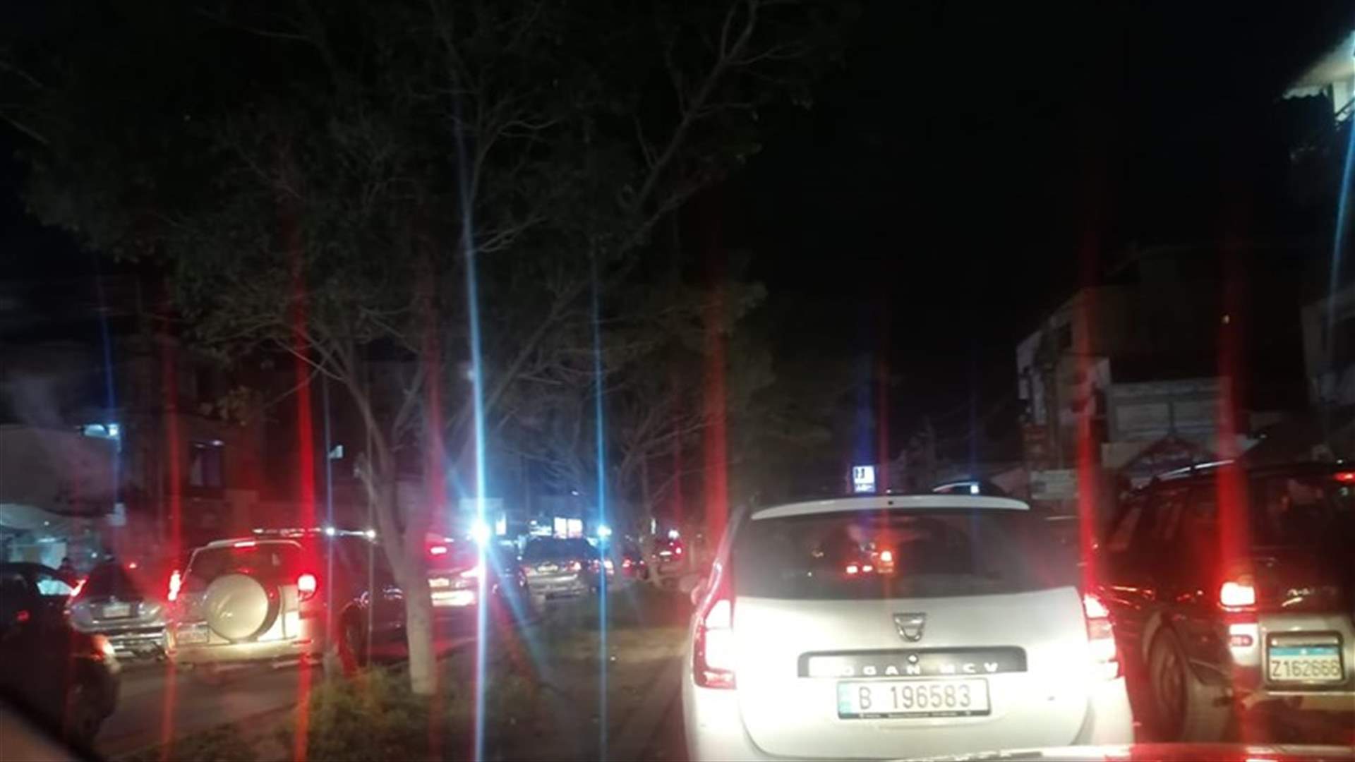 الوكالة الوطنية: زحمة سير خانقة على طريق الاوزاعي خلدة بسبب أعمال الحفريات وعناصر قوى الامن تعمل على إرشاد المواطنين وقد قطعت الطريق من الماريوت بإتجاه خلدة في محاولة لتخفيف الزحمة