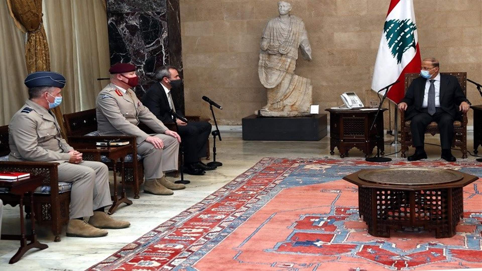 عون التقى المستشار البريطاني الاعلى للدفاع في شؤون الشرق الاوسط والسفير رامبلينغ