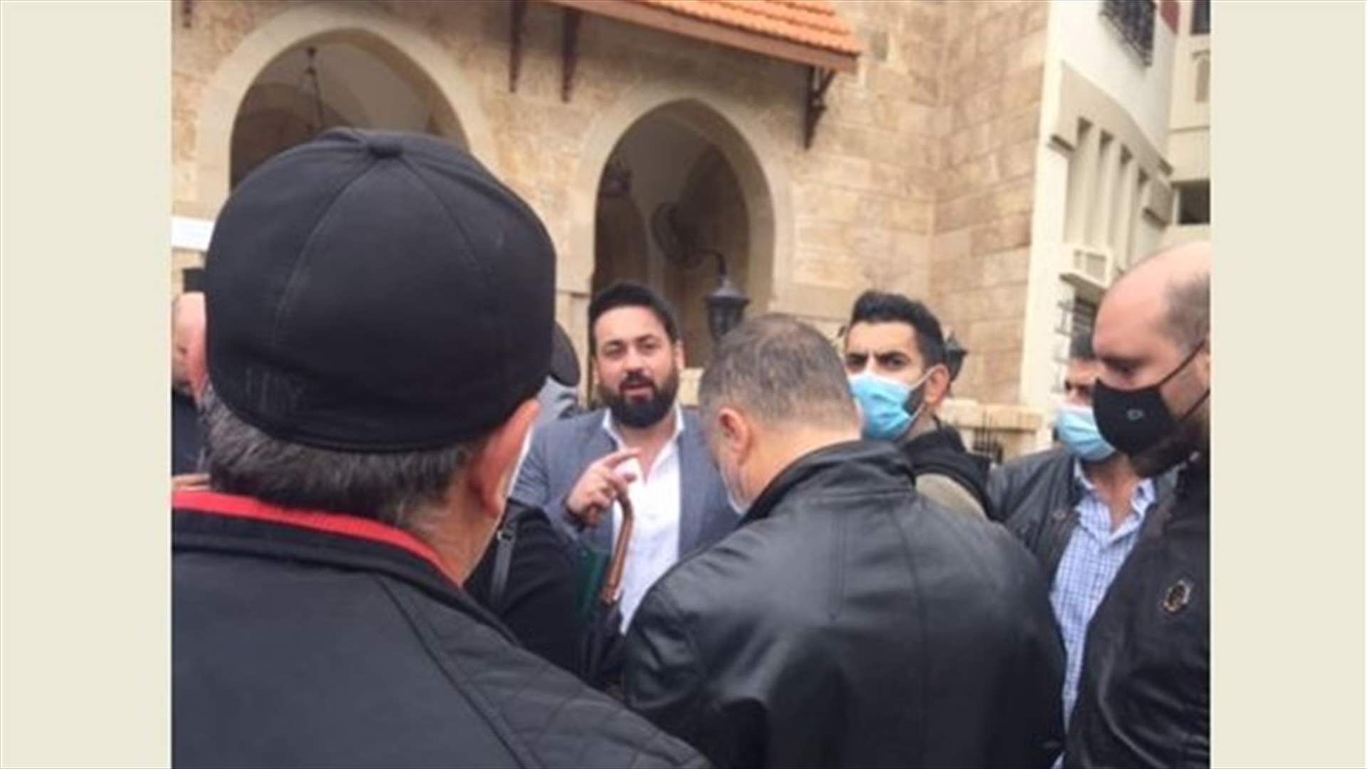 اعتصام لأصحاب المطاعم والملاهي والحانات للمطالبة بتمديد مدة السهر
