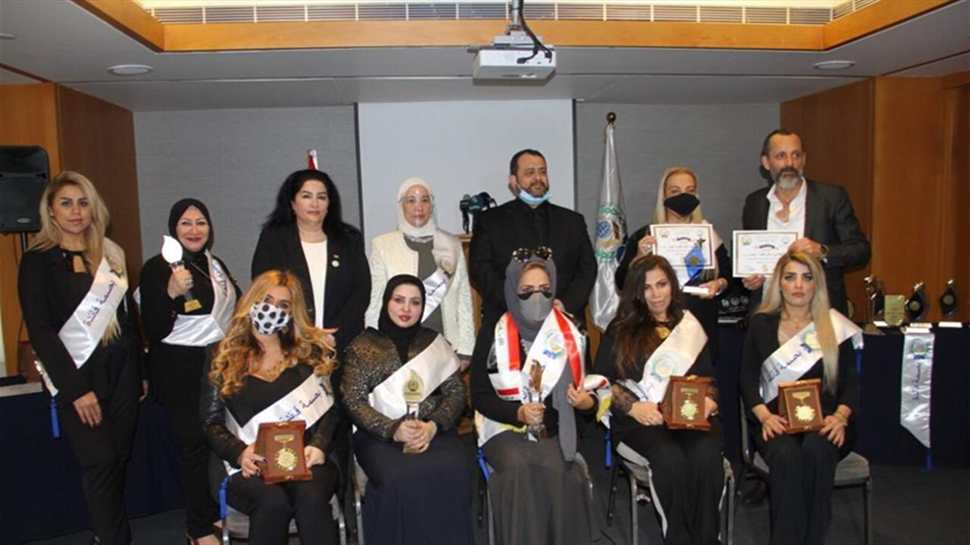 الكاتبة اللبنانية مي خليل تُكرّم من قبل المجلس الانمائي للمرأة مع 21 سيدة من كافة الدول العربية