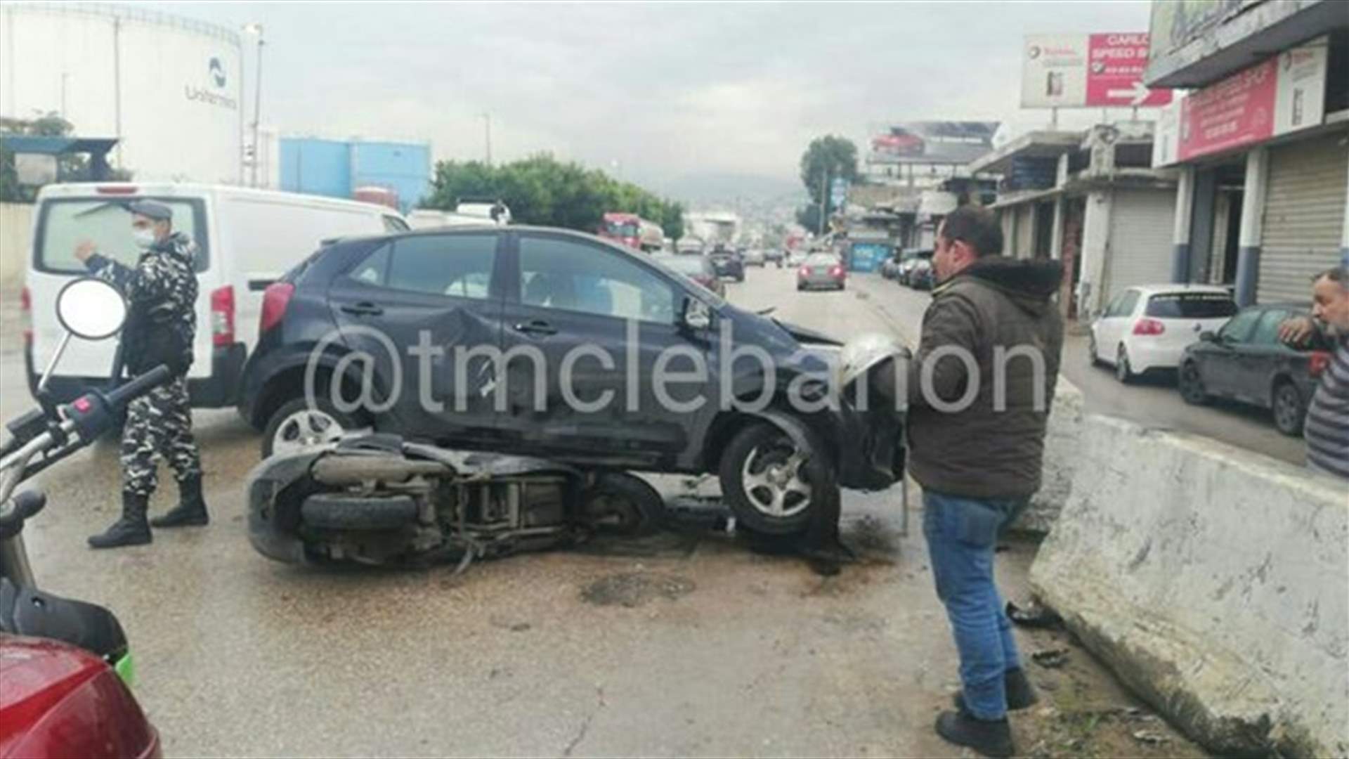 التحكم المروري: جريح نتيجة تصادم بين مركبة ودراجة نارية على الطريق البحرية الدورة ودراج من مفرزة سير الجديدة يعمل على المعالجة وتسهيل حركة المرور